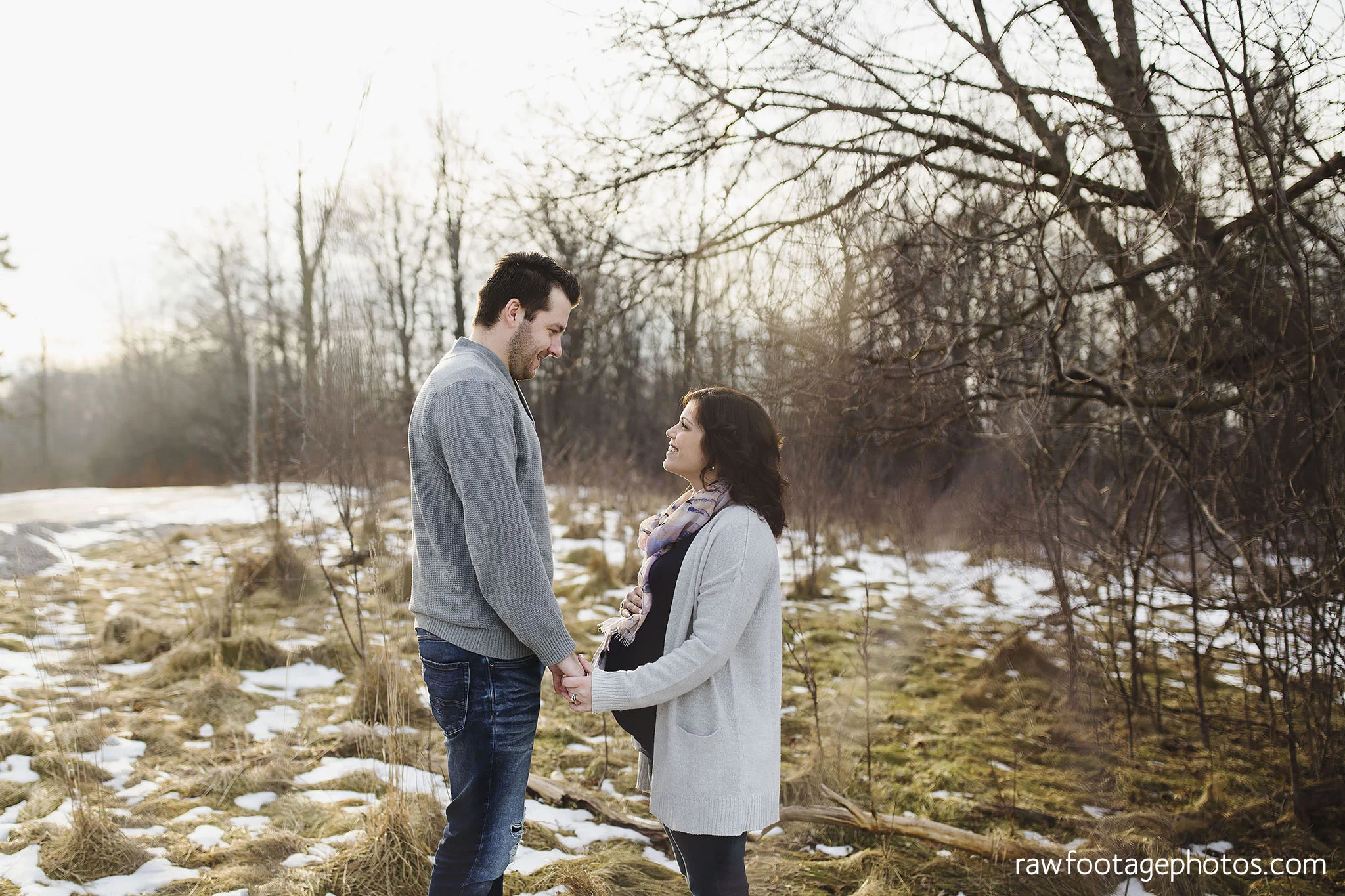 London_Ontario_Maternity_Photographer-Maternity_Session-Family_Photography-Winter_Photos-Raw_Footage_Photography022.jpg