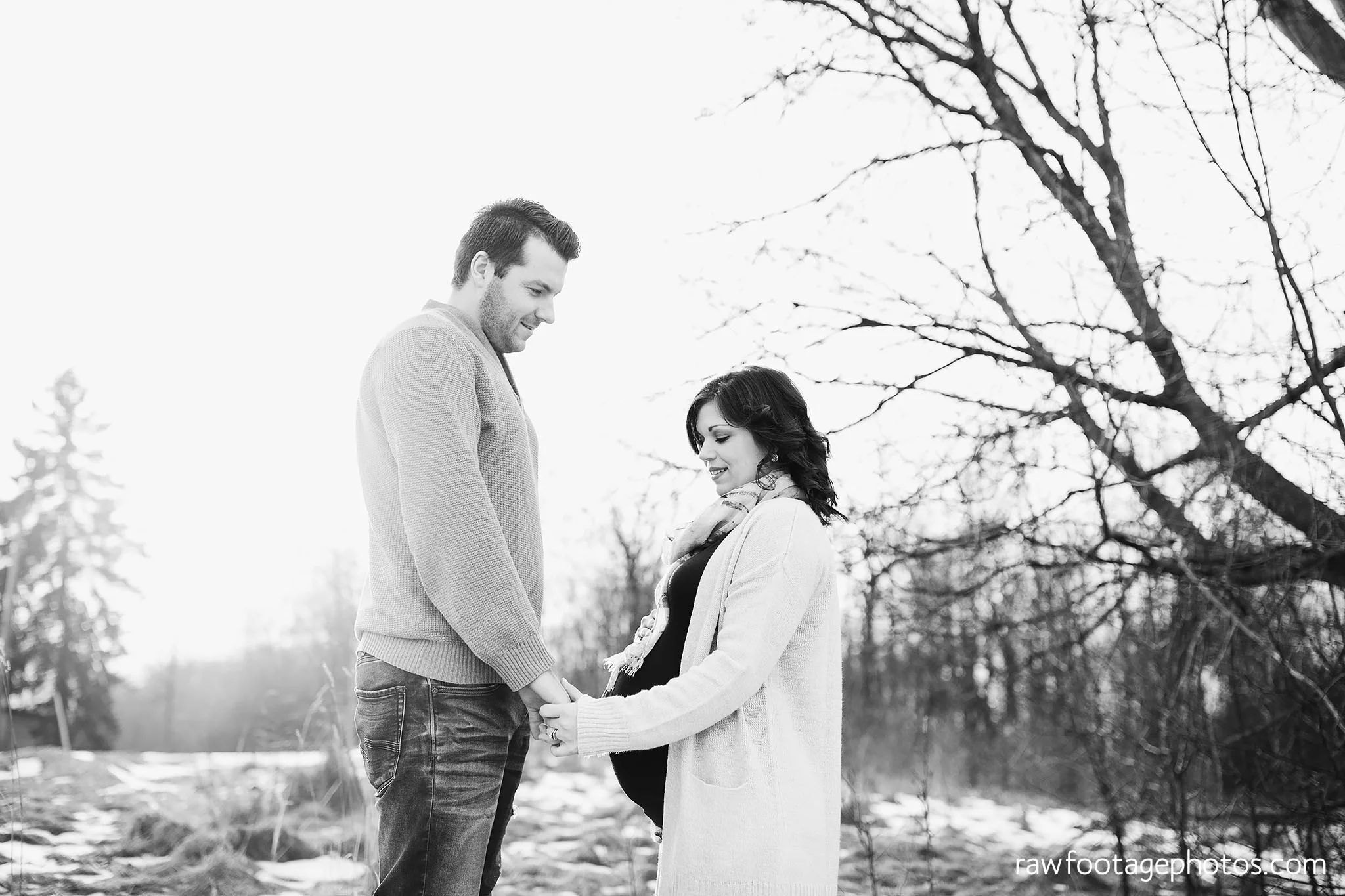 London_Ontario_Maternity_Photographer-Maternity_Session-Family_Photography-Winter_Photos-Raw_Footage_Photography023.jpg