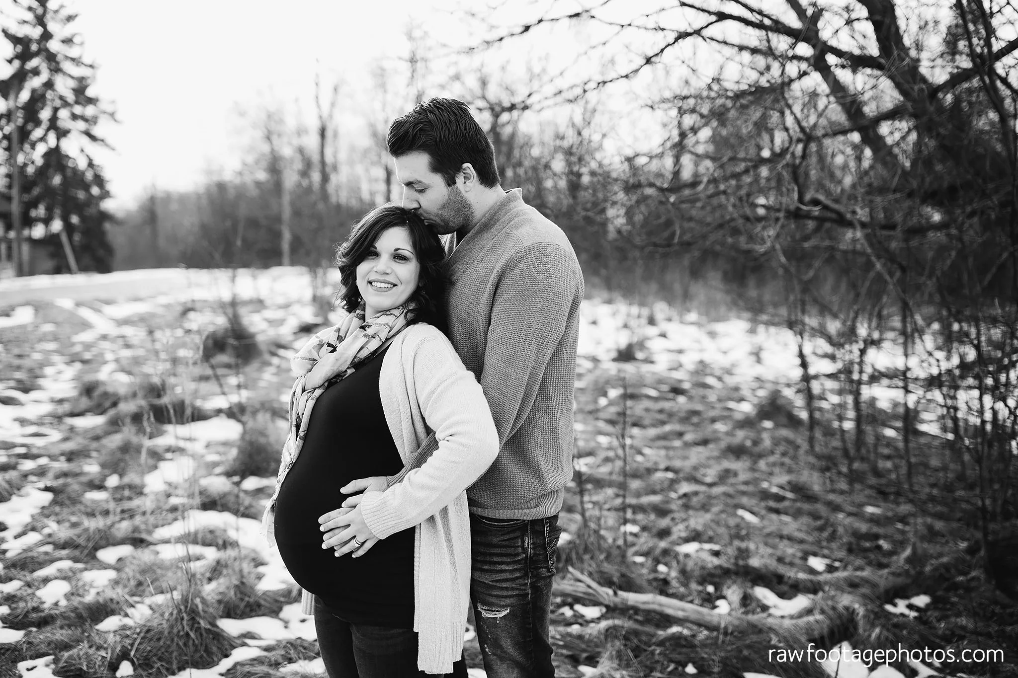 London_Ontario_Maternity_Photographer-Maternity_Session-Family_Photography-Winter_Photos-Raw_Footage_Photography024.jpg