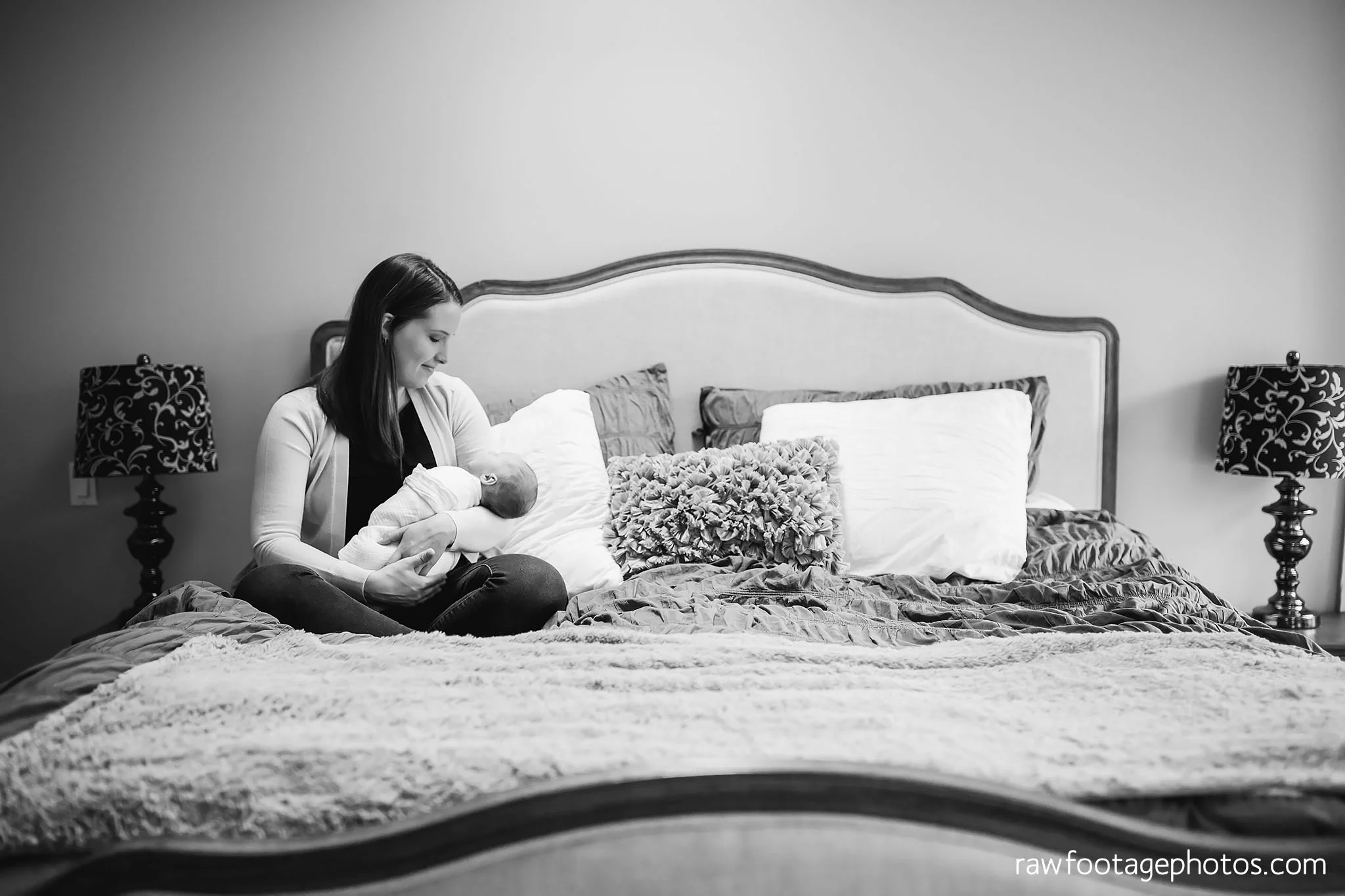 london_ontario_newborn_photographer-lifestyle_newborn_photography-in_home_newborn_session-raw_footage_photography007.jpg