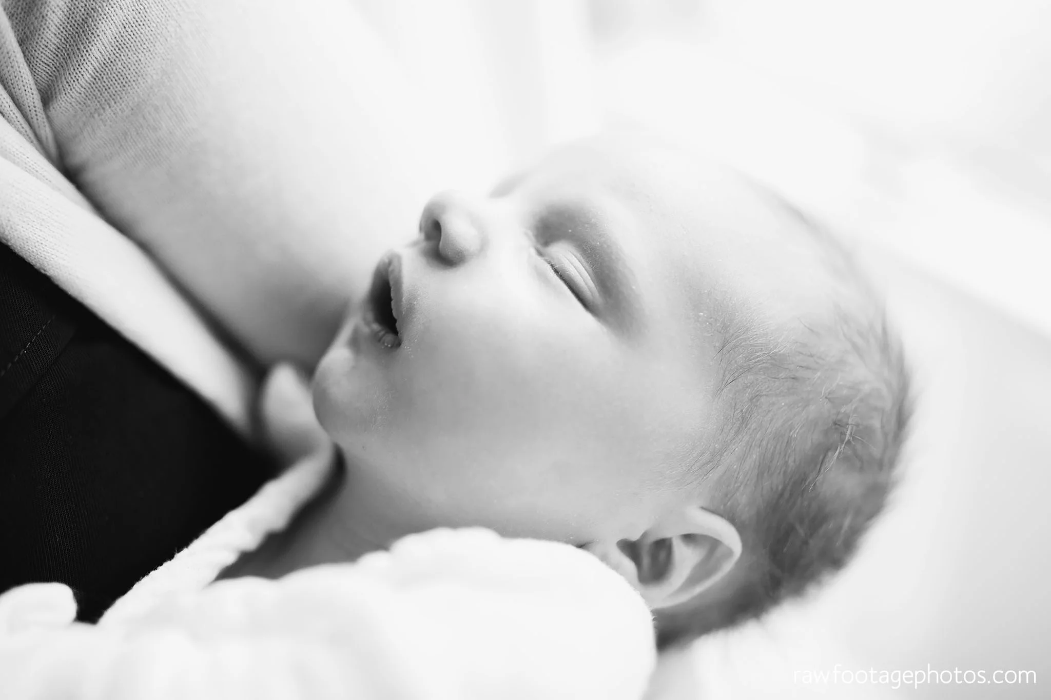 london_ontario_newborn_photographer-lifestyle_newborn_photography-in_home_newborn_session-raw_footage_photography014.jpg