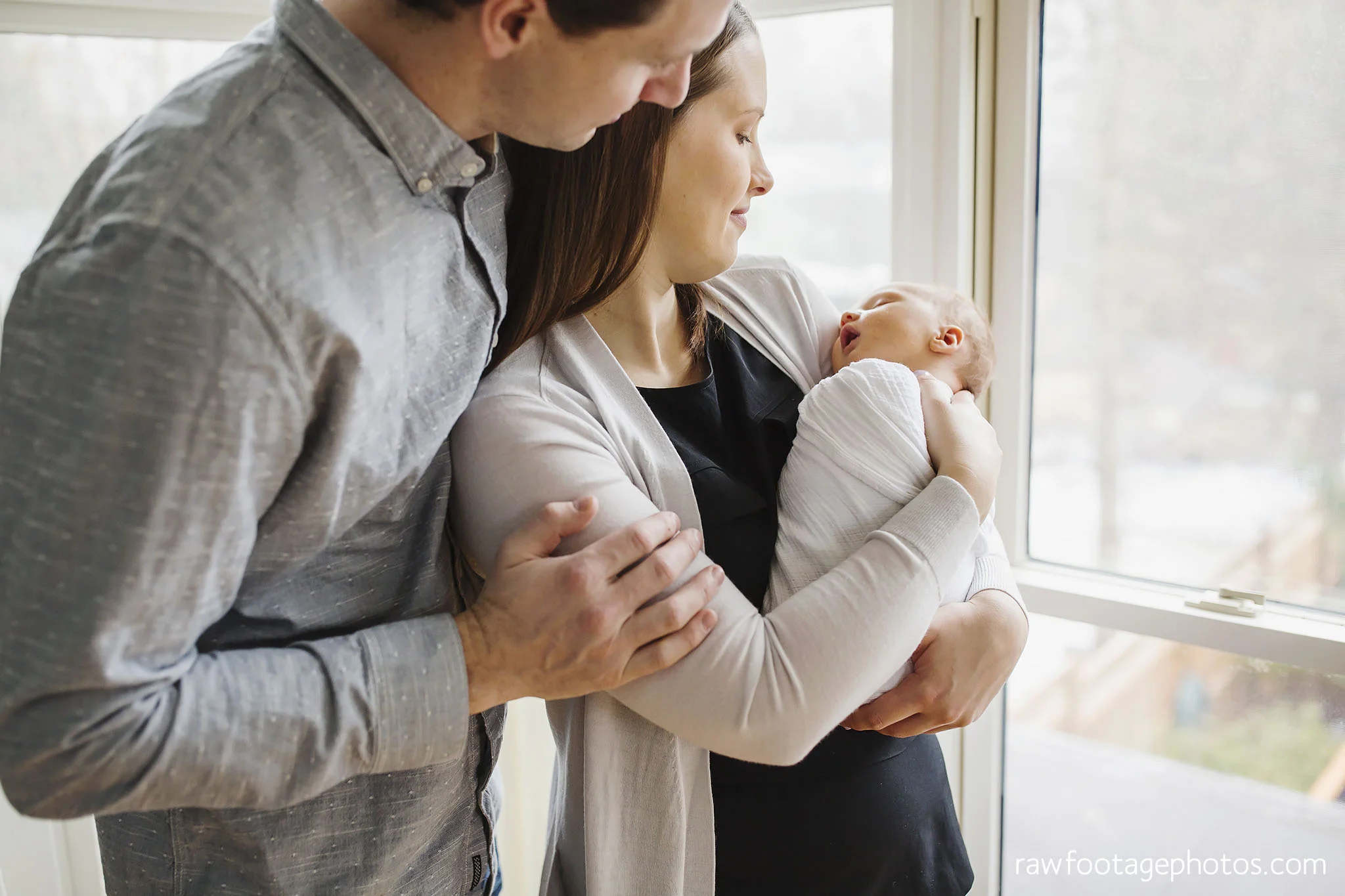 london_ontario_newborn_photographer-lifestyle_newborn_photography-in_home_newborn_session-raw_footage_photography018.jpg