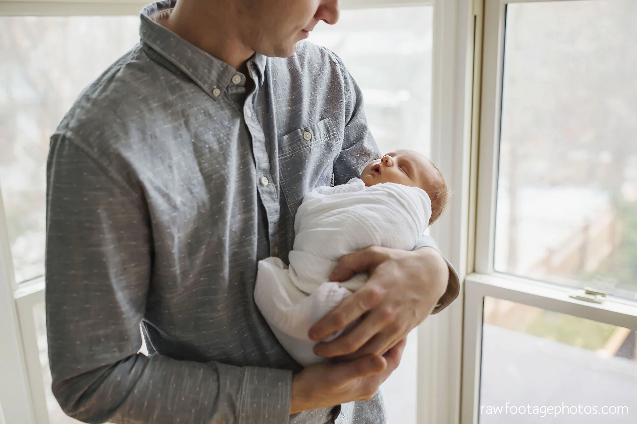 london_ontario_newborn_photographer-lifestyle_newborn_photography-in_home_newborn_session-raw_footage_photography020.jpg