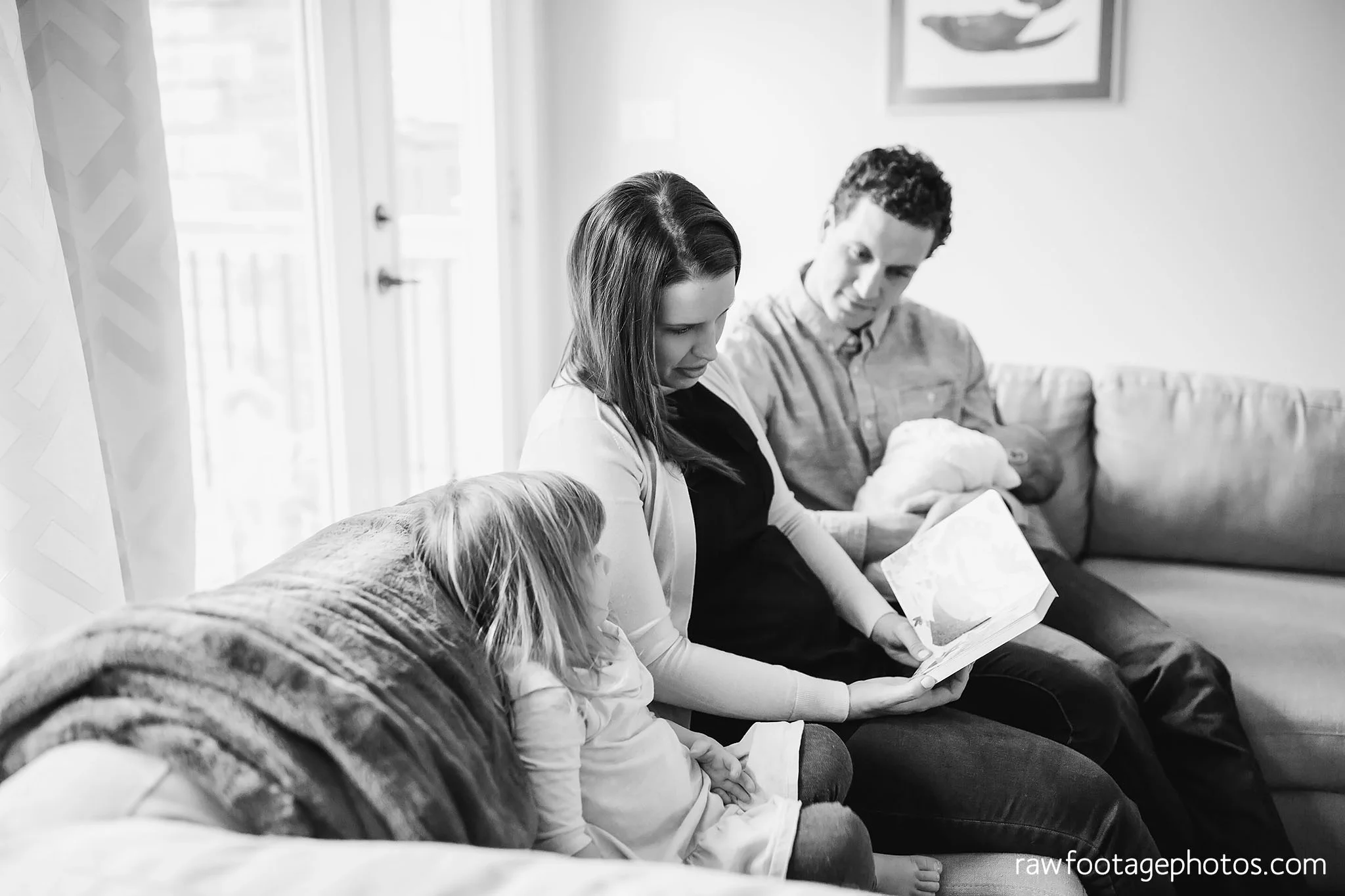 london_ontario_newborn_photographer-lifestyle_newborn_photography-in_home_newborn_session-raw_footage_photography028.jpg