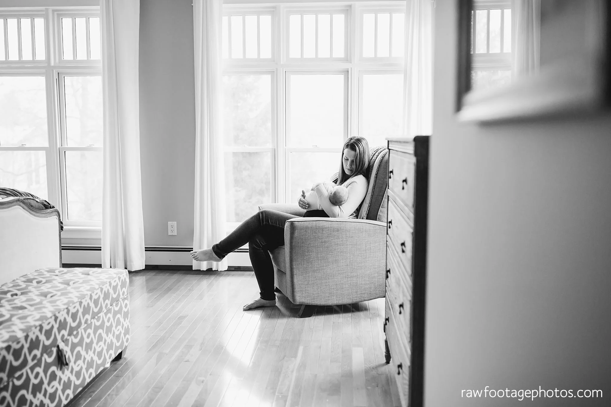 london_ontario_newborn_photographer-lifestyle_newborn_photography-in_home_newborn_session-raw_footage_photography036.jpg