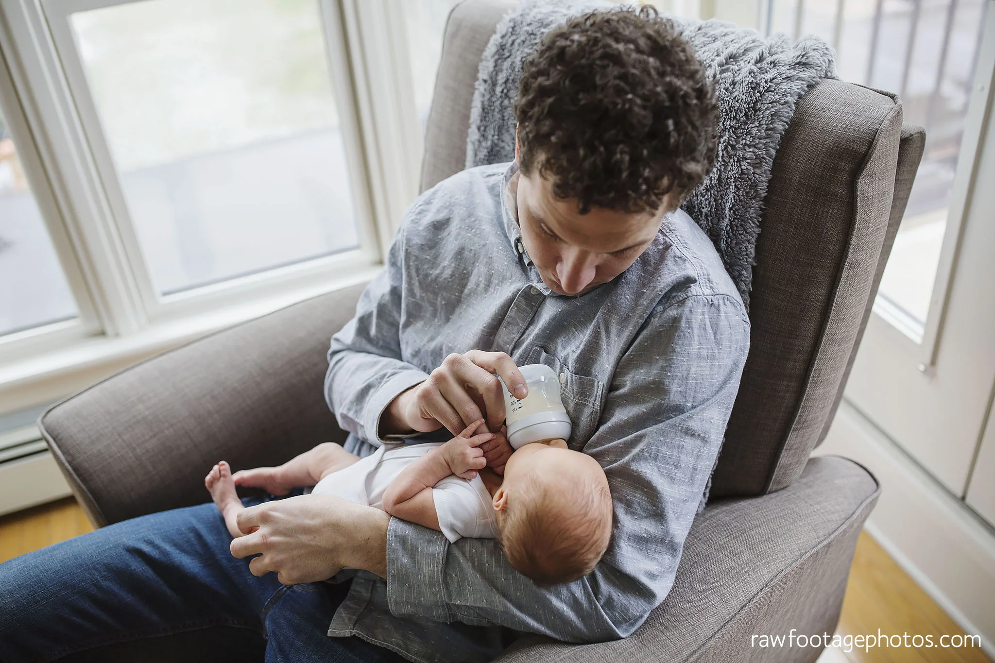 london_ontario_newborn_photographer-lifestyle_newborn_photography-in_home_newborn_session-raw_footage_photography041.jpg