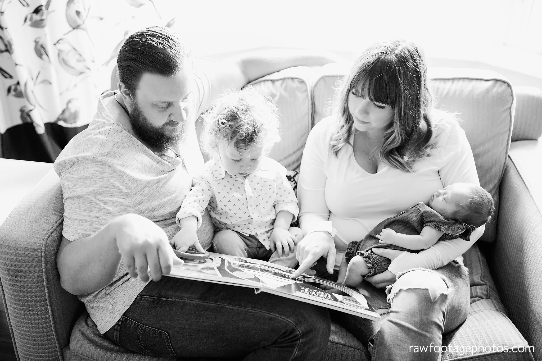 london_ontario_newborn_lifestyle_photography-in_home_newborn_session-raw_footage_photography003.jpg