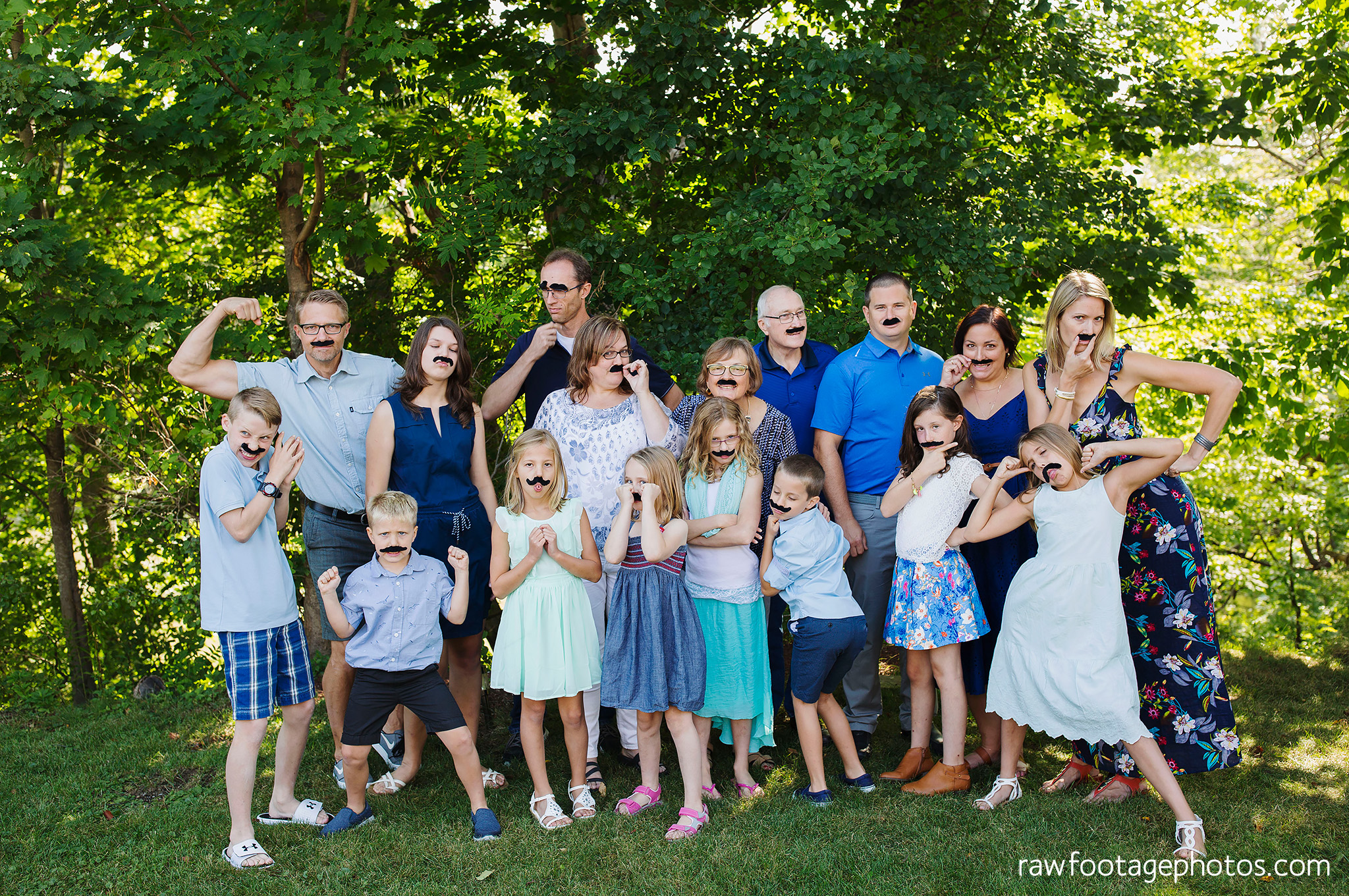 london_ontario_extended_family_backyard_session-raw_footage_photography028.jpg