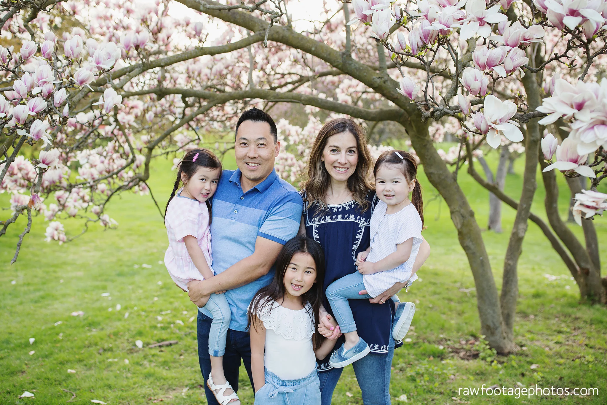 london_ontario_family_photographer-raw_footage_photography-spring_blossom_mini_sessions-magnolia-springbank_park007.jpg