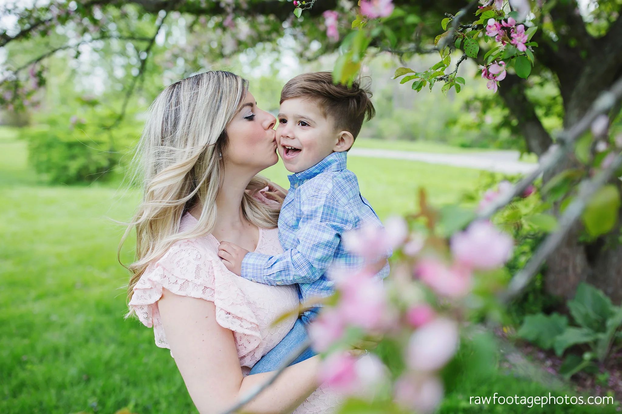 london_ontario_family_photographer-raw_footage_photography-spring_blossom_mini_sessions-magnolia-springbank_park030.jpg