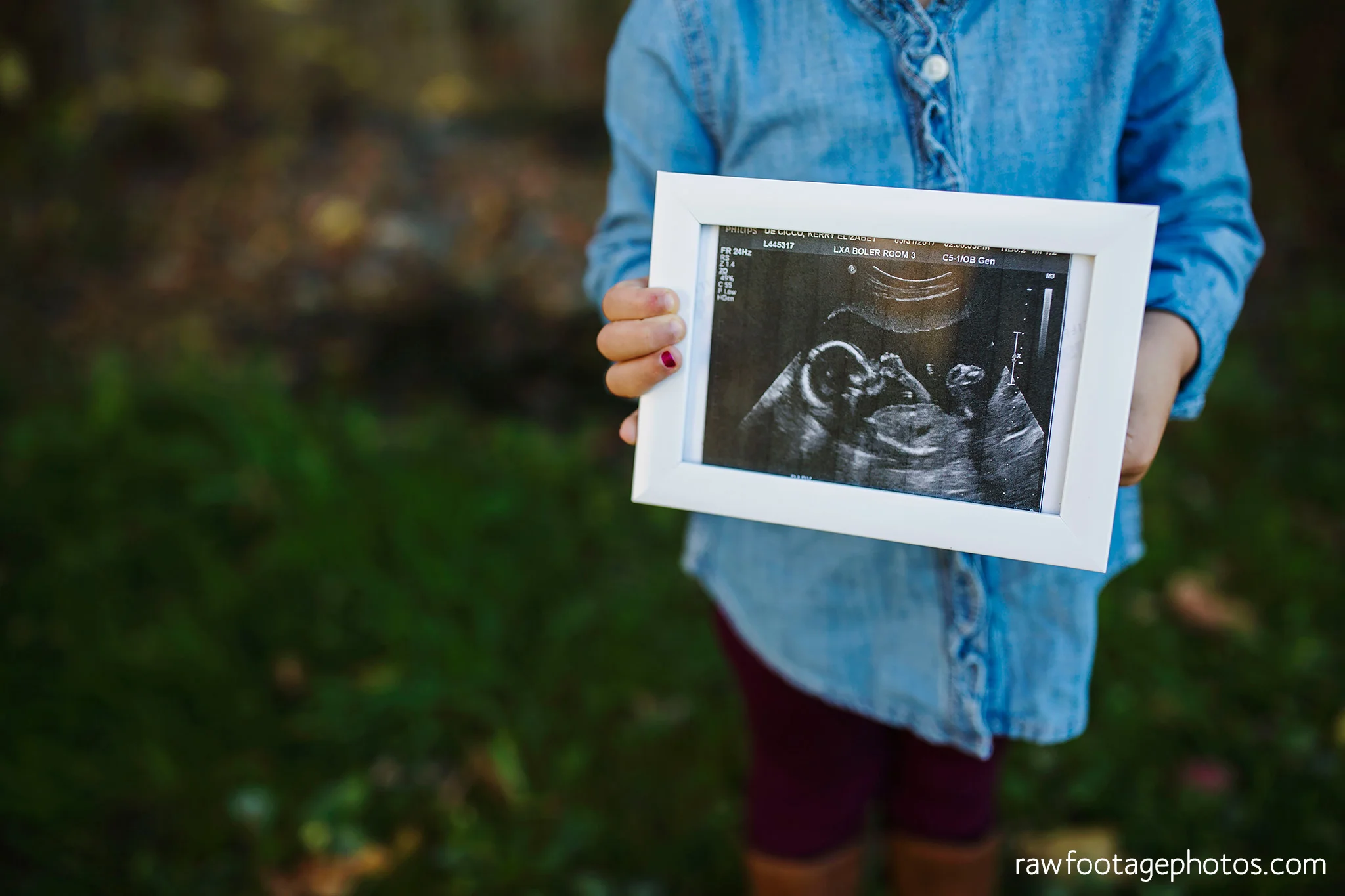 london_ontario_family_photographer-golden_hour_maternity_session-raw_footage_photography035.jpg