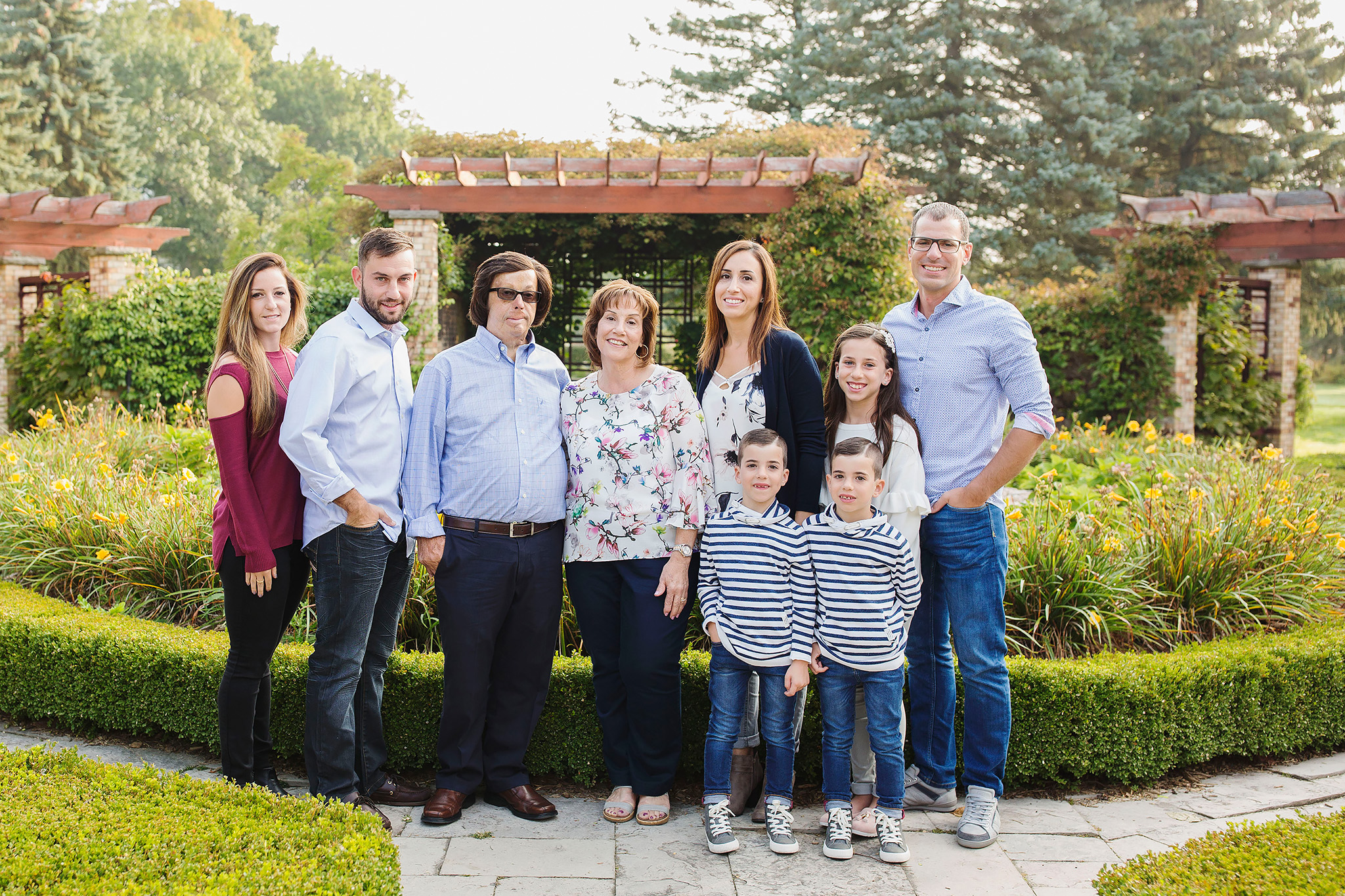 london_ontario_family_photographer-civic_gardens_extended_family_session-raw_footage_photography001.jpg