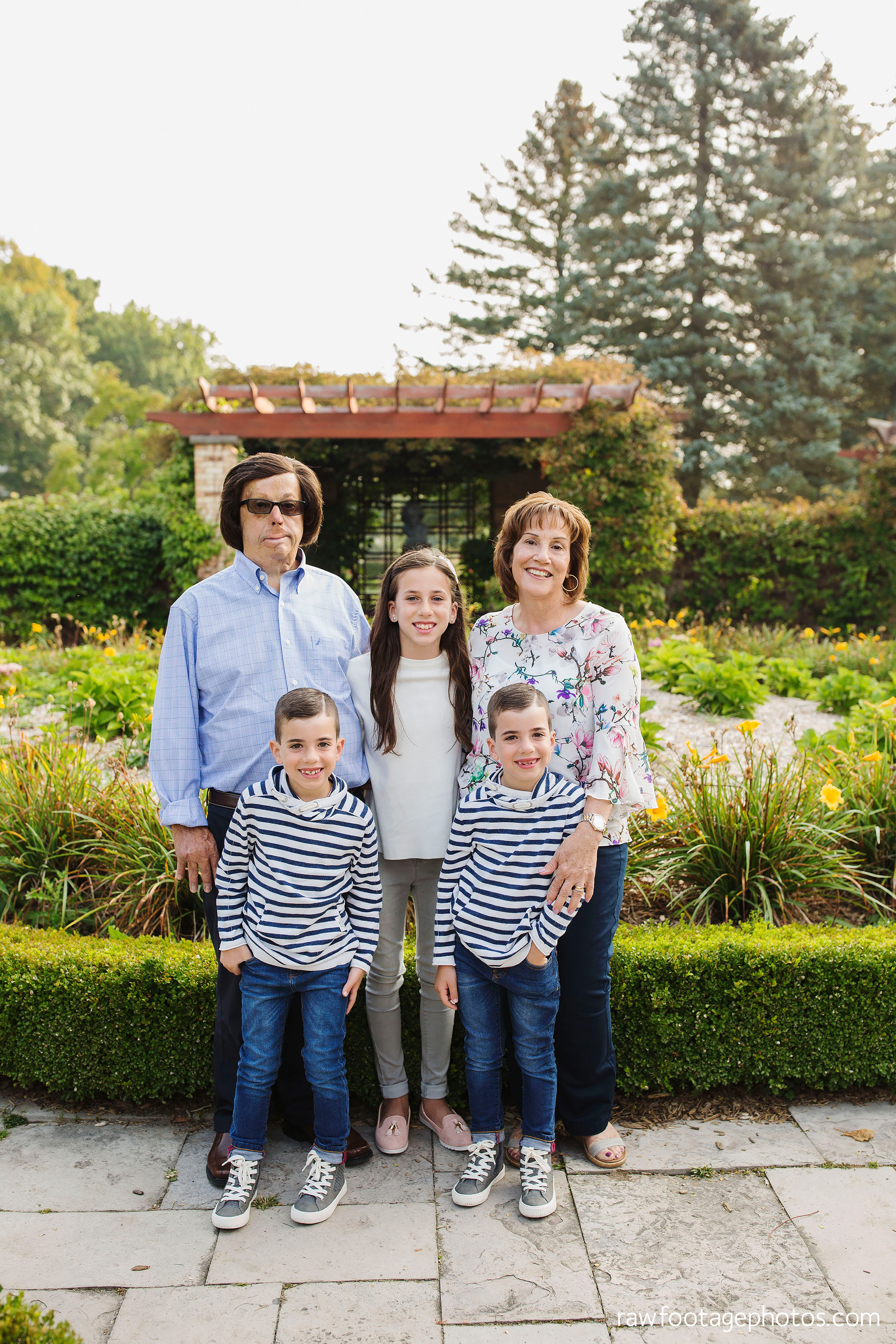 london_ontario_family_photographer-civic_gardens_extended_family_session-raw_footage_photography002.jpg
