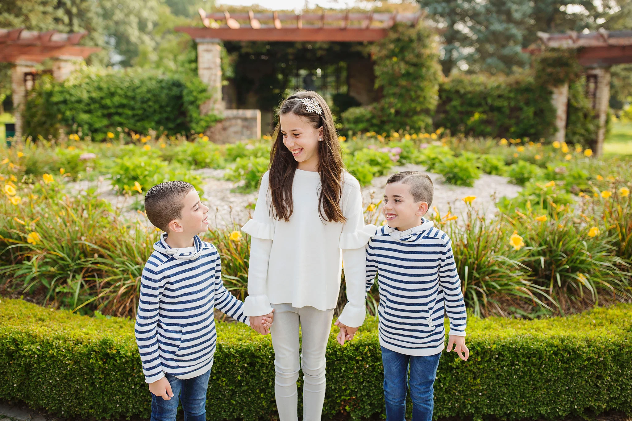 london_ontario_family_photographer-civic_gardens_extended_family_session-raw_footage_photography010.jpg