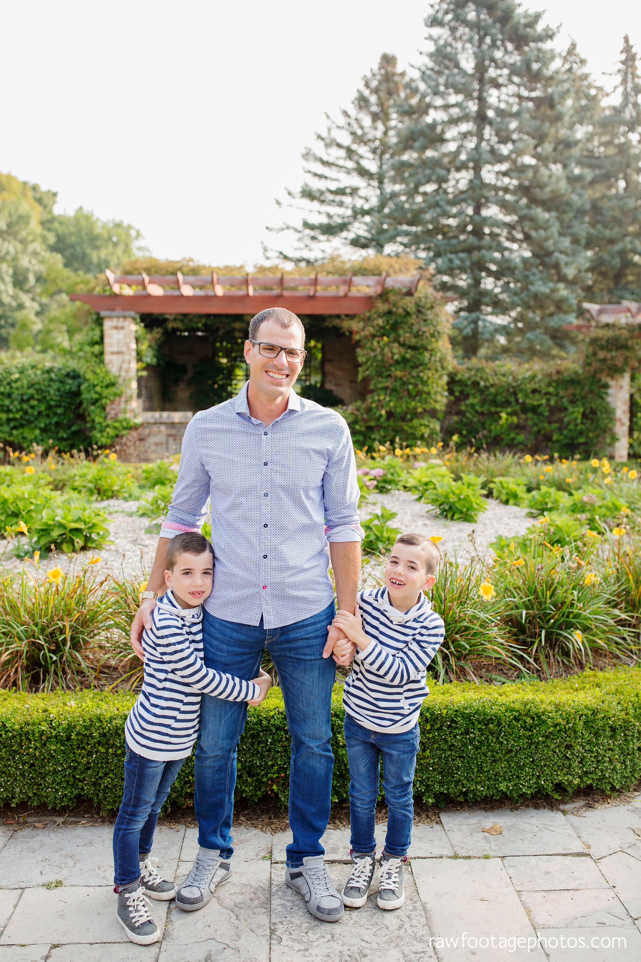 london_ontario_family_photographer-civic_gardens_extended_family_session-raw_footage_photography014.jpg