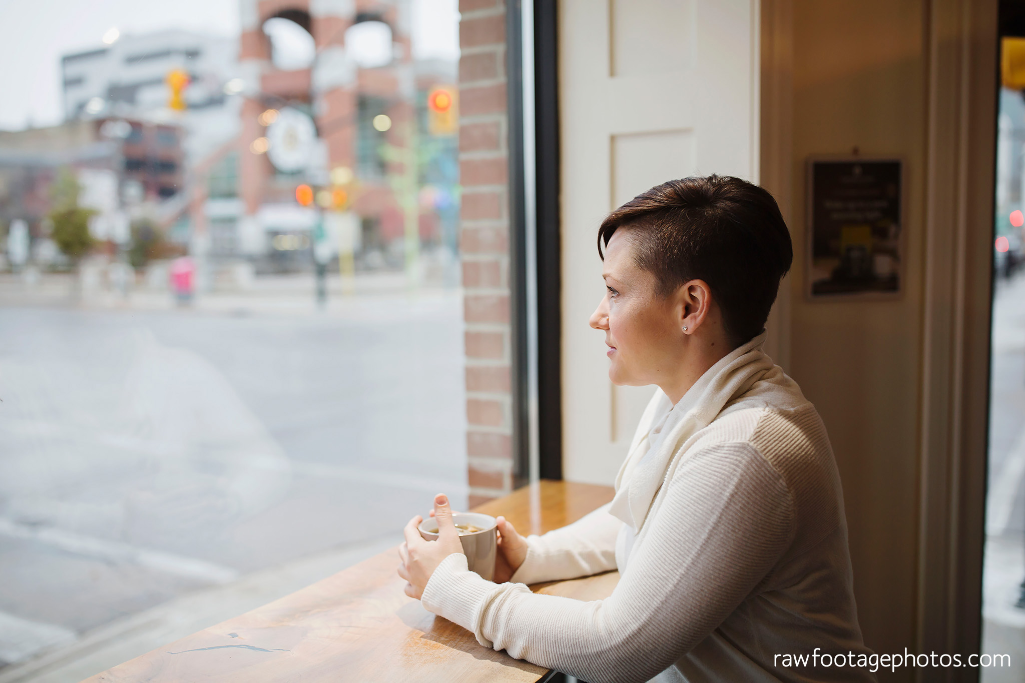 london_ontario_branding_photographer-lifestyle_headshots-downtown-sunset-cafe-raw_footage_photography007.jpg