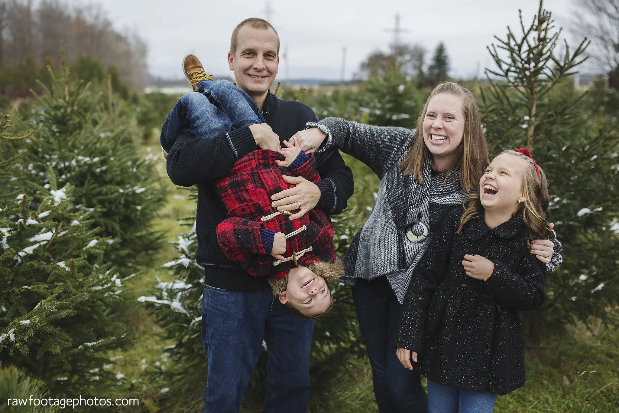london_ontario_family_photographer-raw_footage_photography-tree_farm_minis-christmas_sessions-winter0027.jpg
