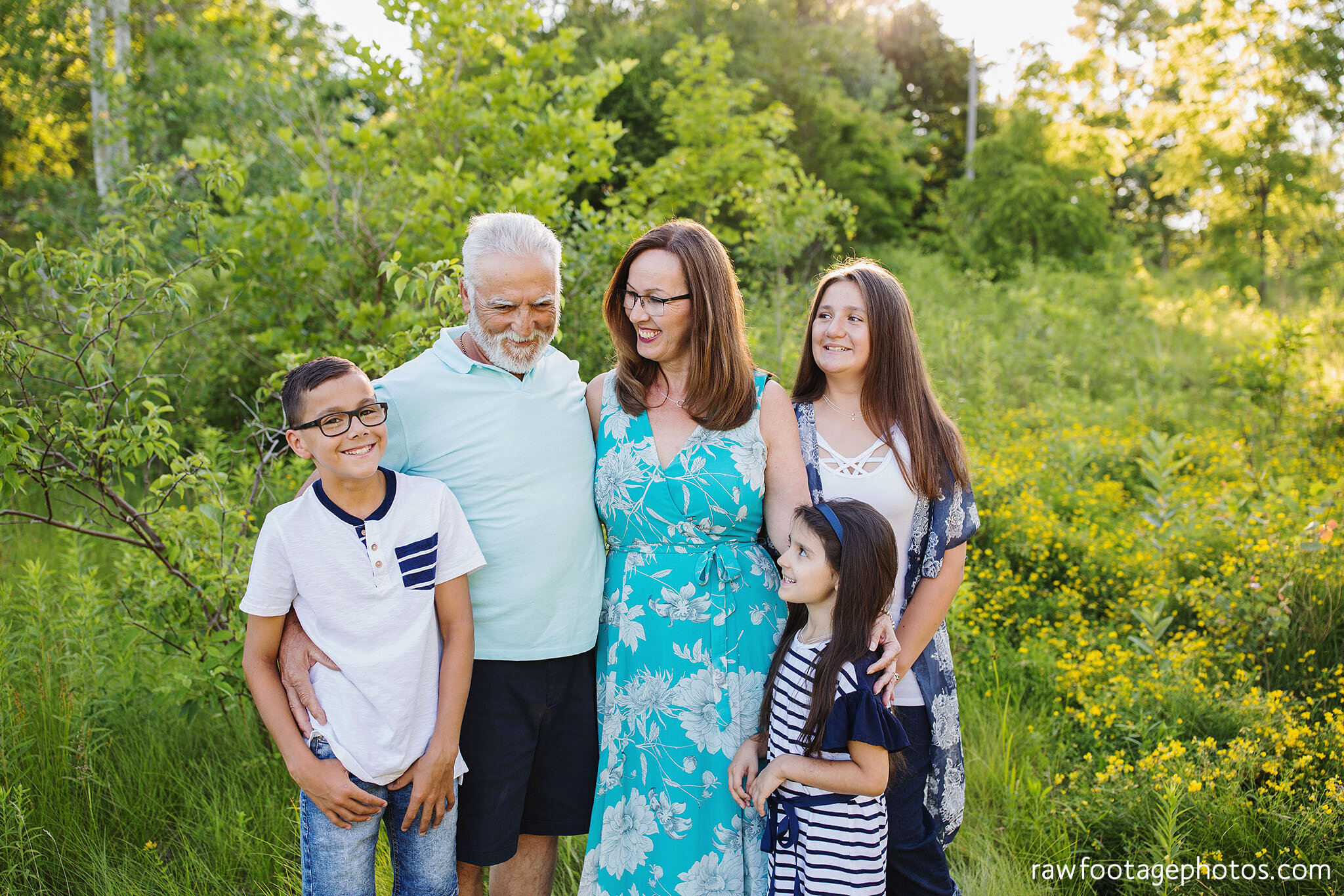 london_ontario_family_photographer-extended_family_session-grandparents-cousins-backyard_session-civic_gardens-raw_footage_photography-002.jpg