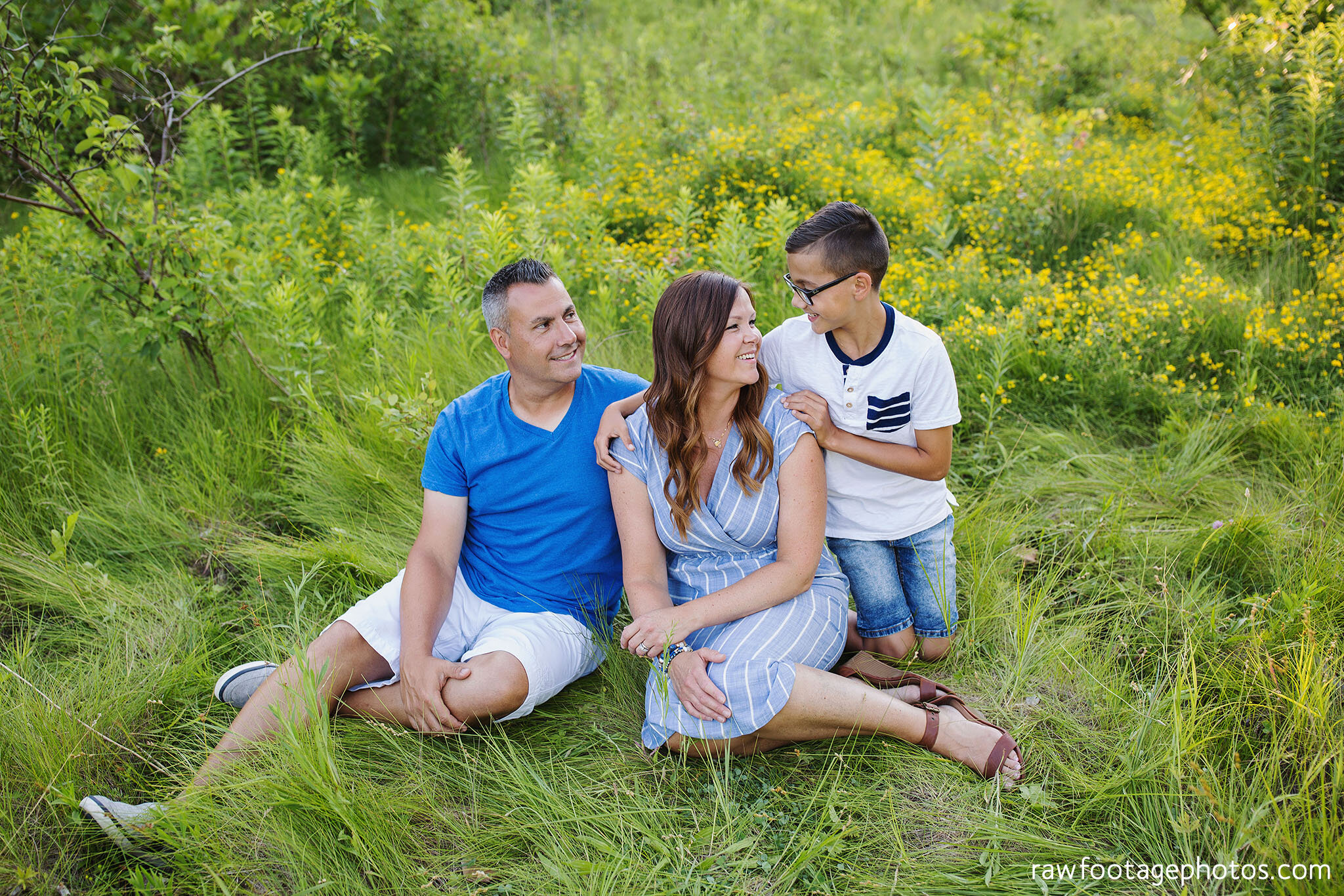 london_ontario_family_photographer-extended_family_session-grandparents-cousins-backyard_session-civic_gardens-raw_footage_photography-007.jpg