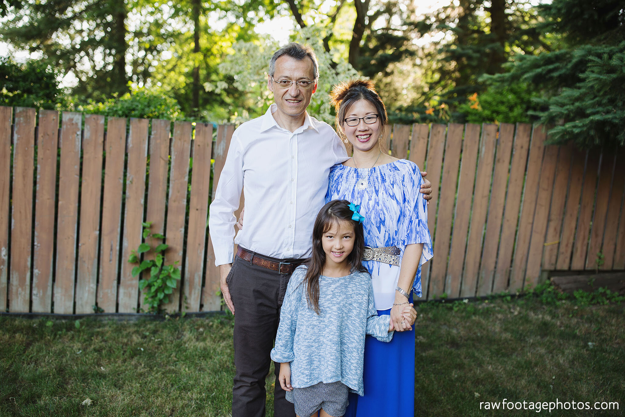 london_ontario_family_photographer-extended_family_session-grandparents-cousins-backyard_session-civic_gardens-raw_footage_photography-012.jpg