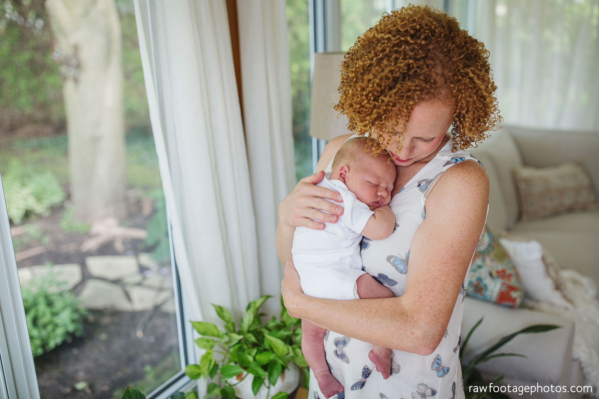 london_ontario_newborn_photographer-newborn_lifestyle_photography-in_home_newborn_session-lifestyle_family_photography-sibling_photography-brothers-baby_boy-004.jpg