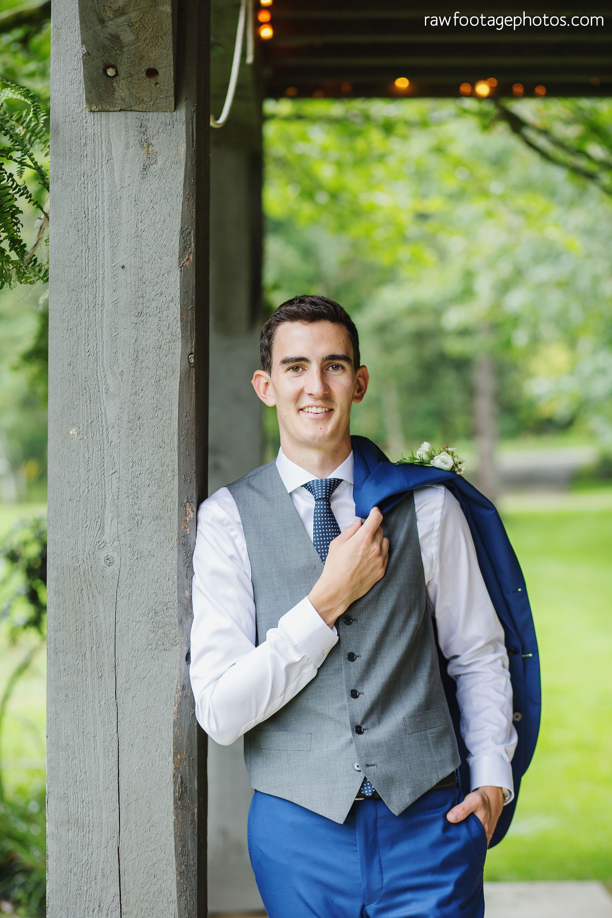 london_ontario_wedding_photographer-backyard_wedding-country_wedding-farm_wedding-first_look-ourdoor_ceremony-barn_reception-raw_footage_photography004.jpg