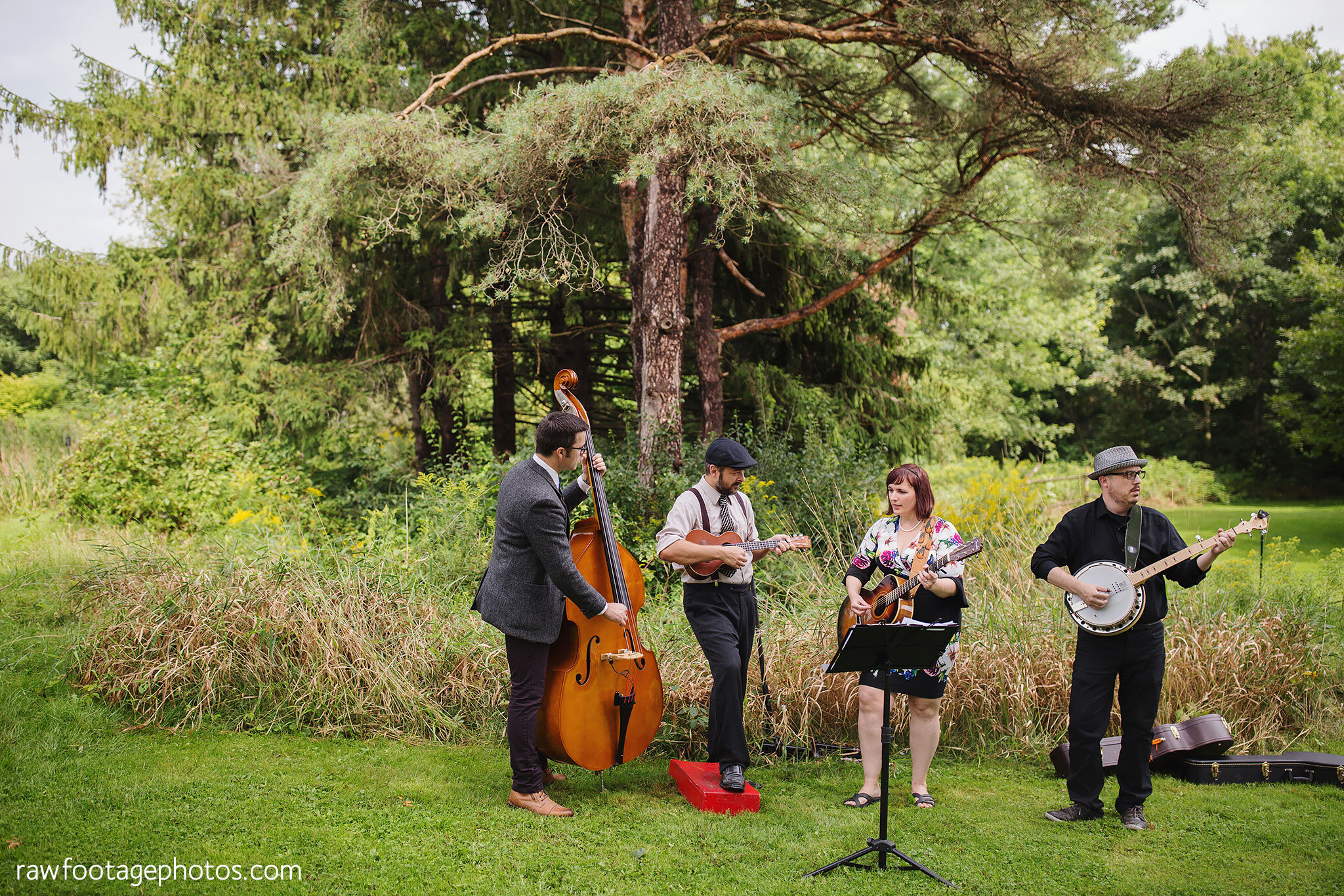 london_ontario_wedding_photographer-backyard_wedding-country_wedding-farm_wedding-first_look-ourdoor_ceremony-barn_reception-raw_footage_photography055.jpg