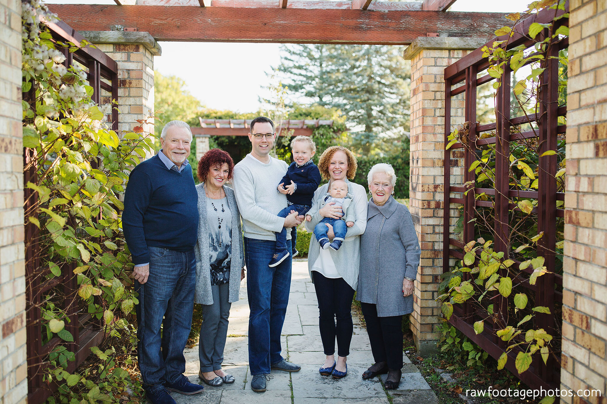 raw_footage_photography-london_ontario_family_photographer-fall_extended_family_session-grandparents-001.jpg