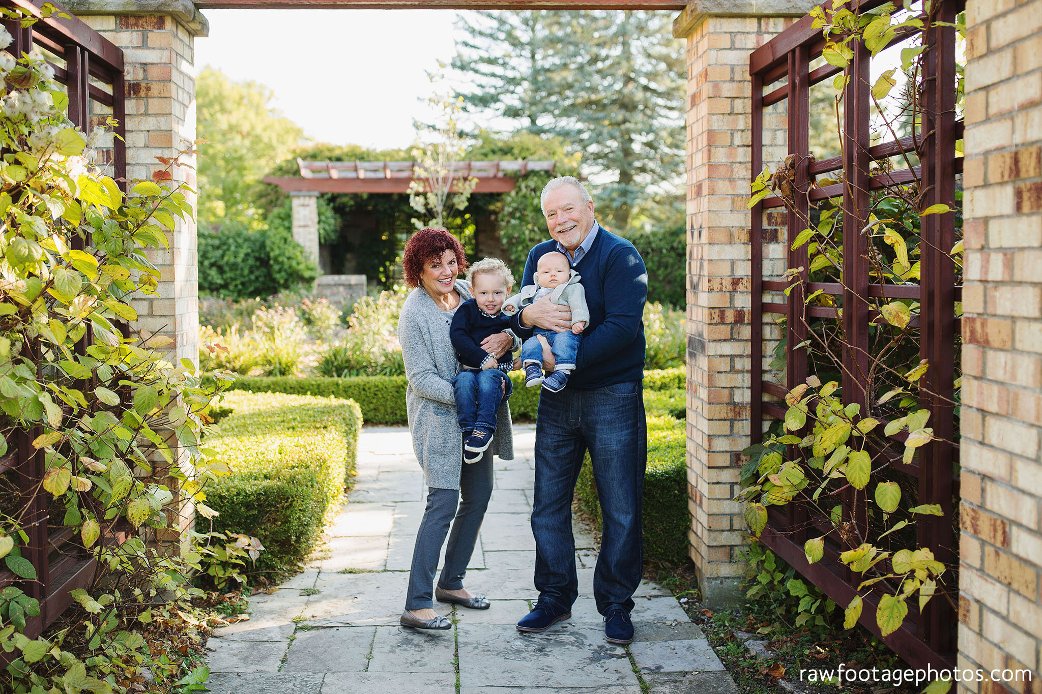 raw_footage_photography-london_ontario_family_photographer-fall_extended_family_session-grandparents-004.jpg