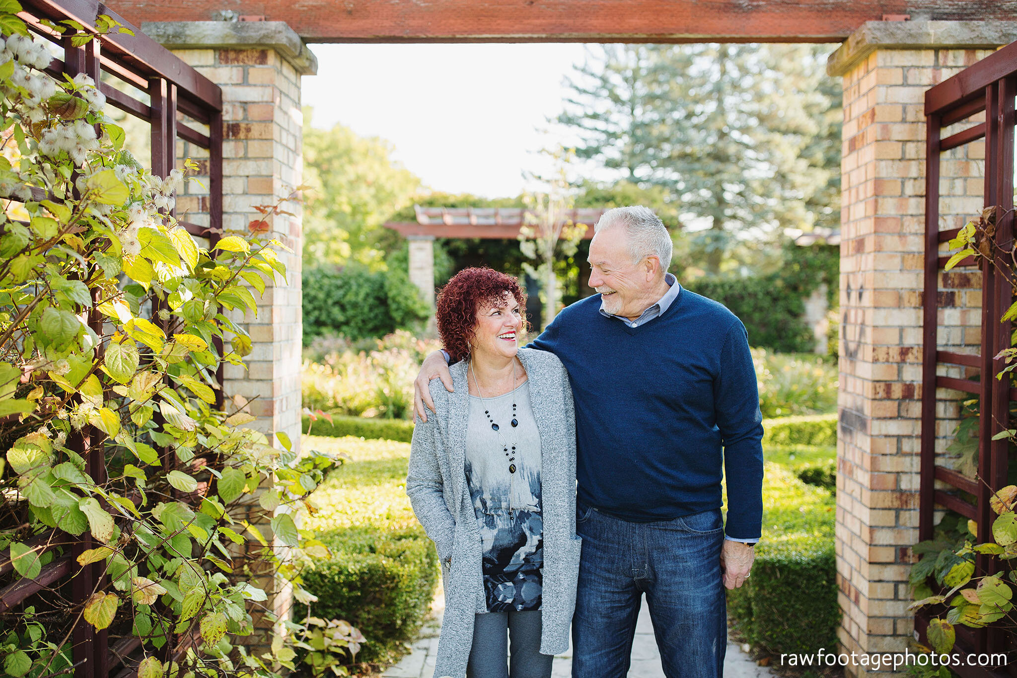 raw_footage_photography-london_ontario_family_photographer-fall_extended_family_session-grandparents-008.jpg