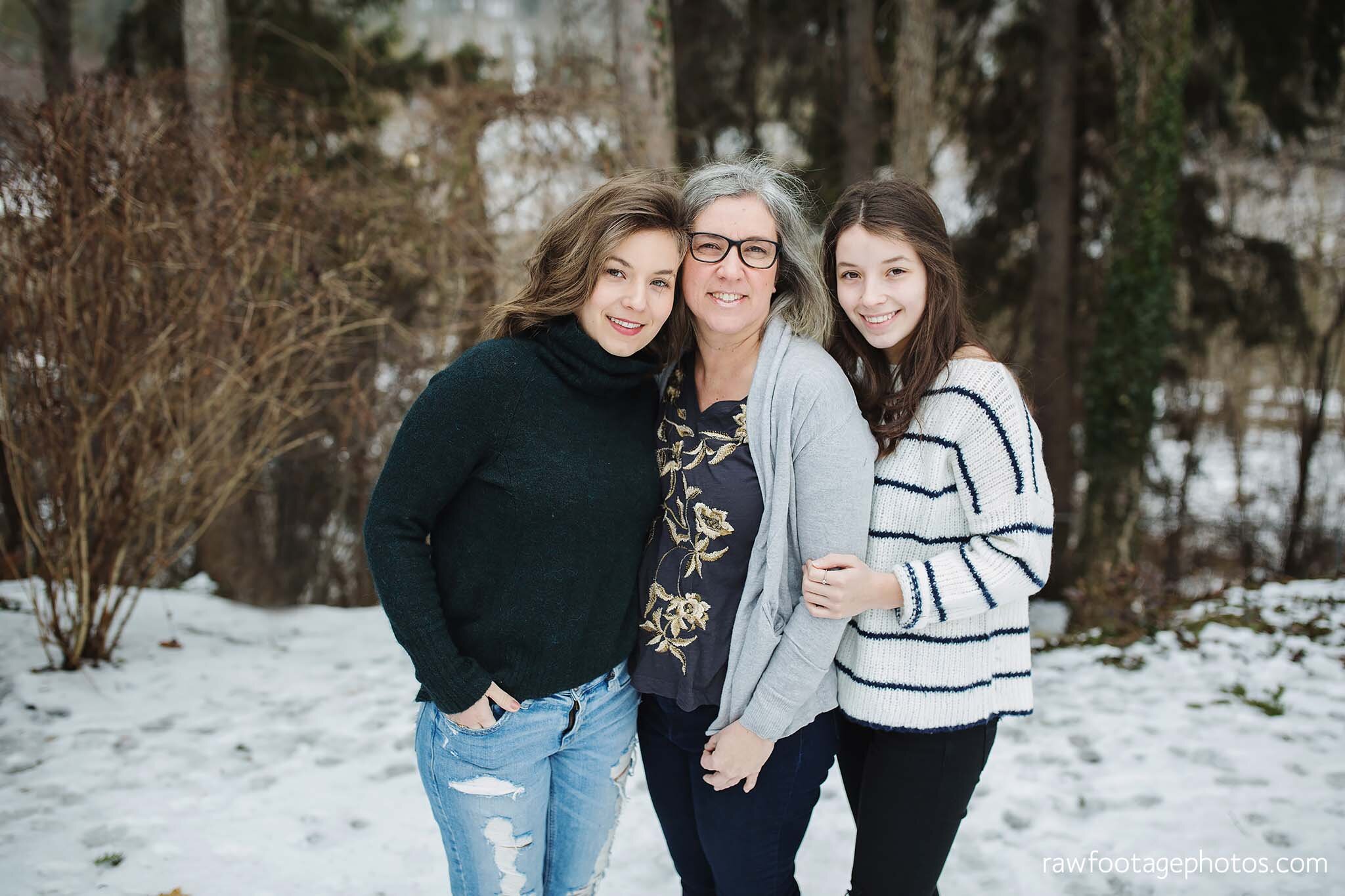 london_ontario_family_photographer-backyard_family_session-winter_family_photos-raw_footage_photography_005.jpg