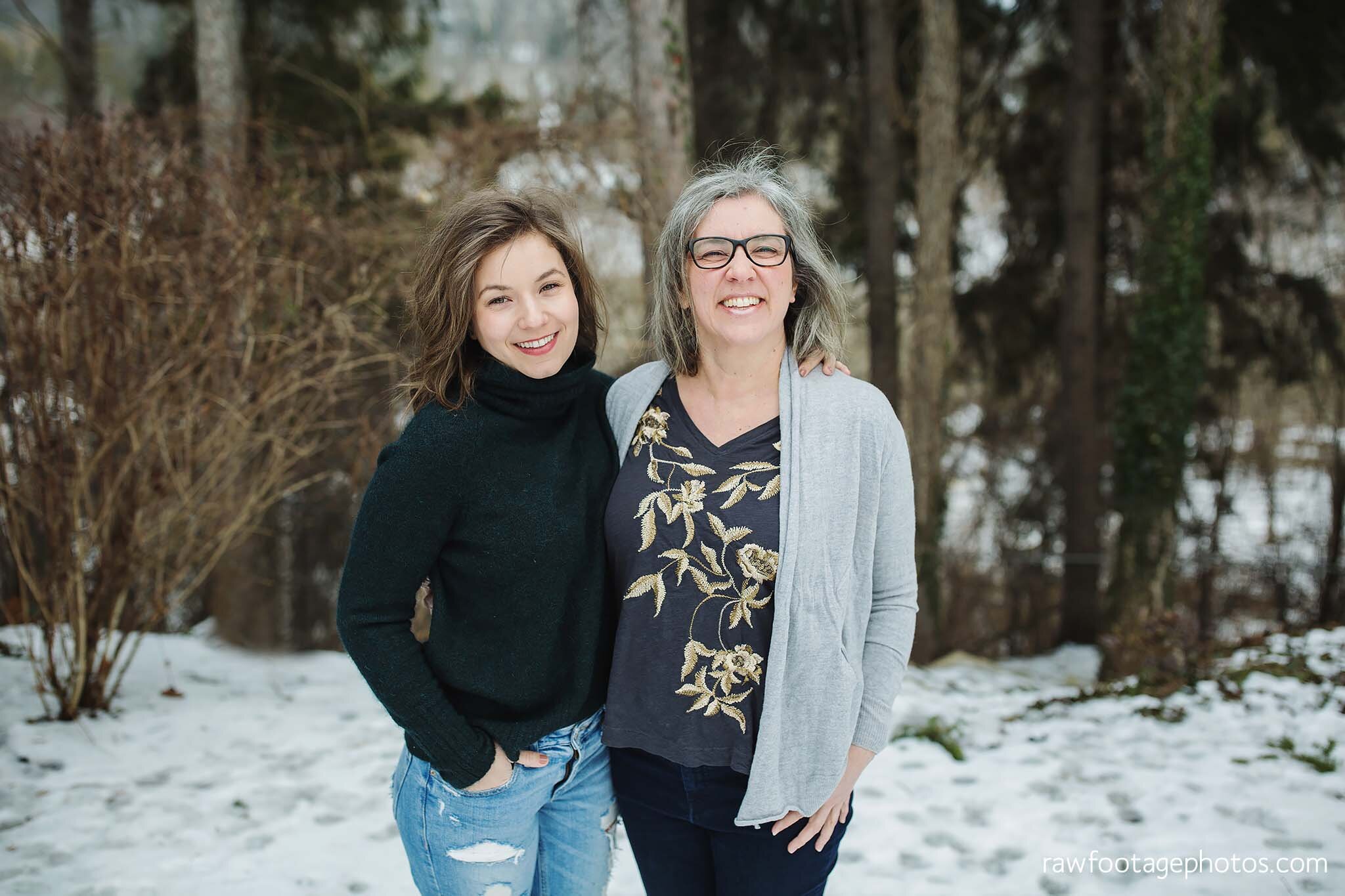 london_ontario_family_photographer-backyard_family_session-winter_family_photos-raw_footage_photography_008.jpg