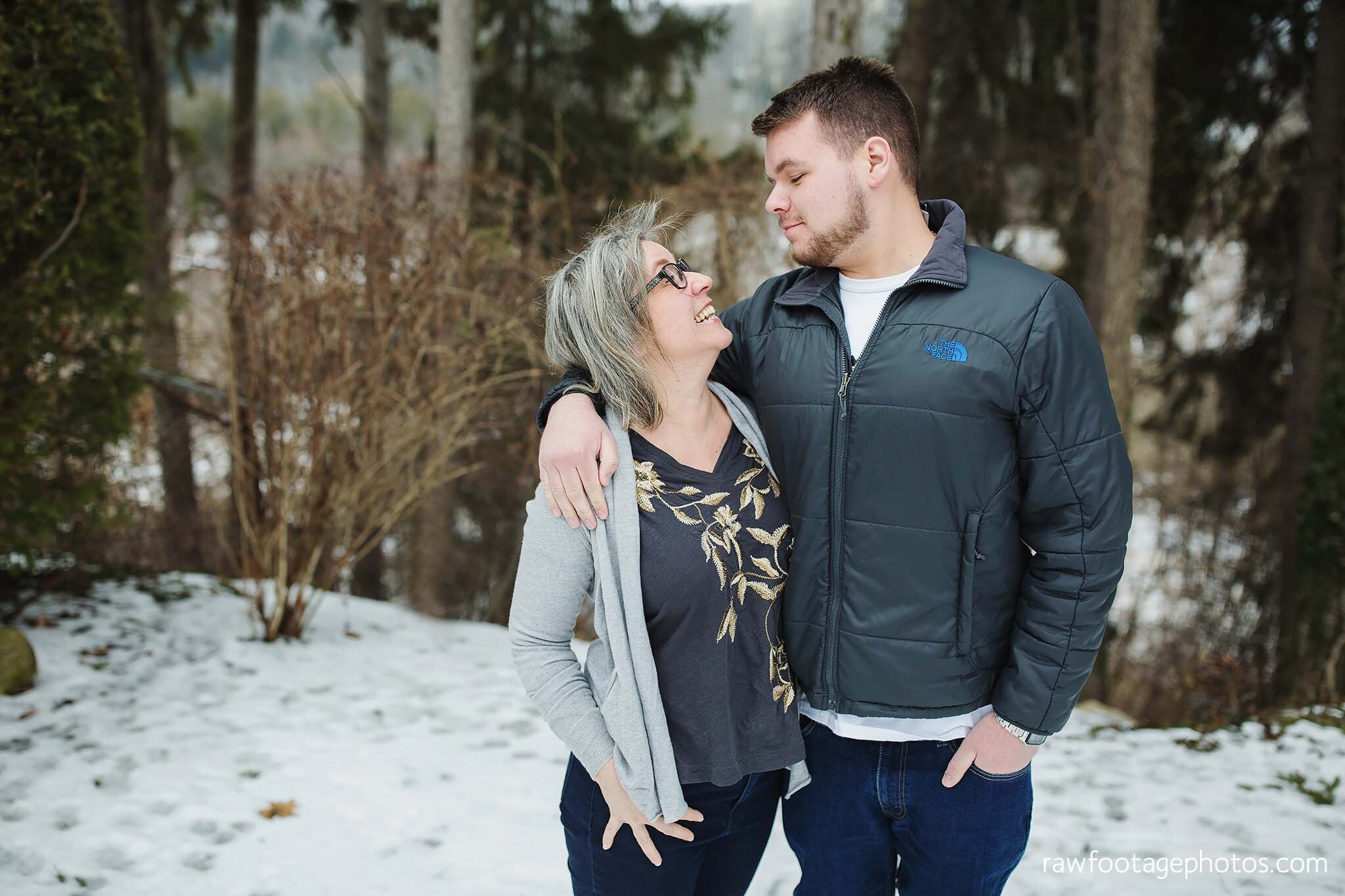 london_ontario_family_photographer-backyard_family_session-winter_family_photos-raw_footage_photography_014.jpg