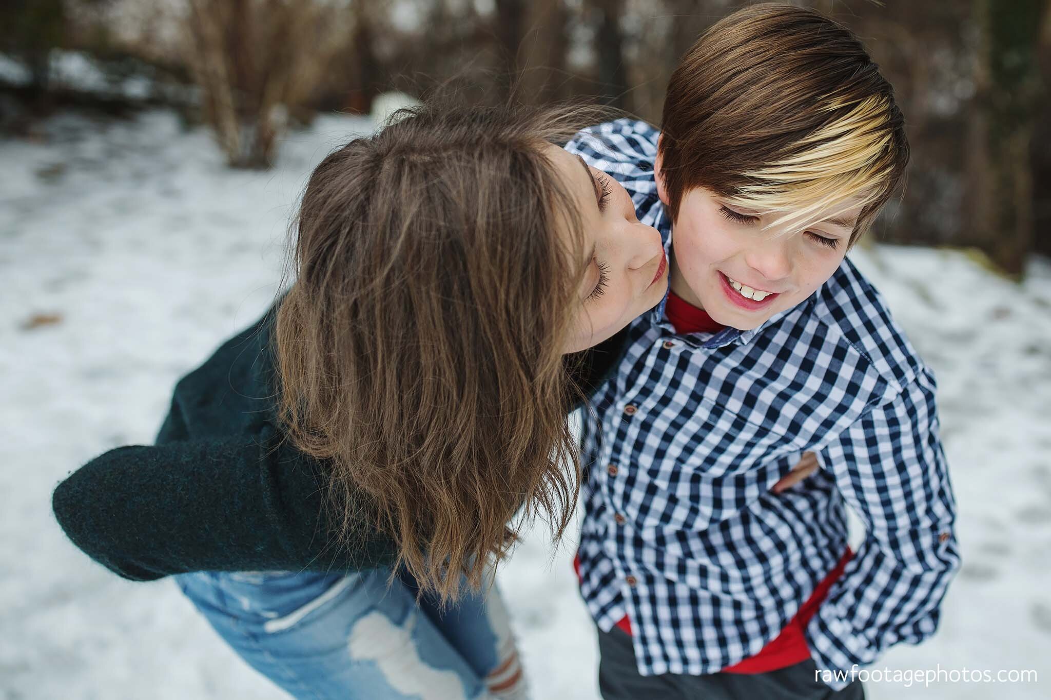 london_ontario_family_photographer-backyard_family_session-winter_family_photos-raw_footage_photography_027.jpg