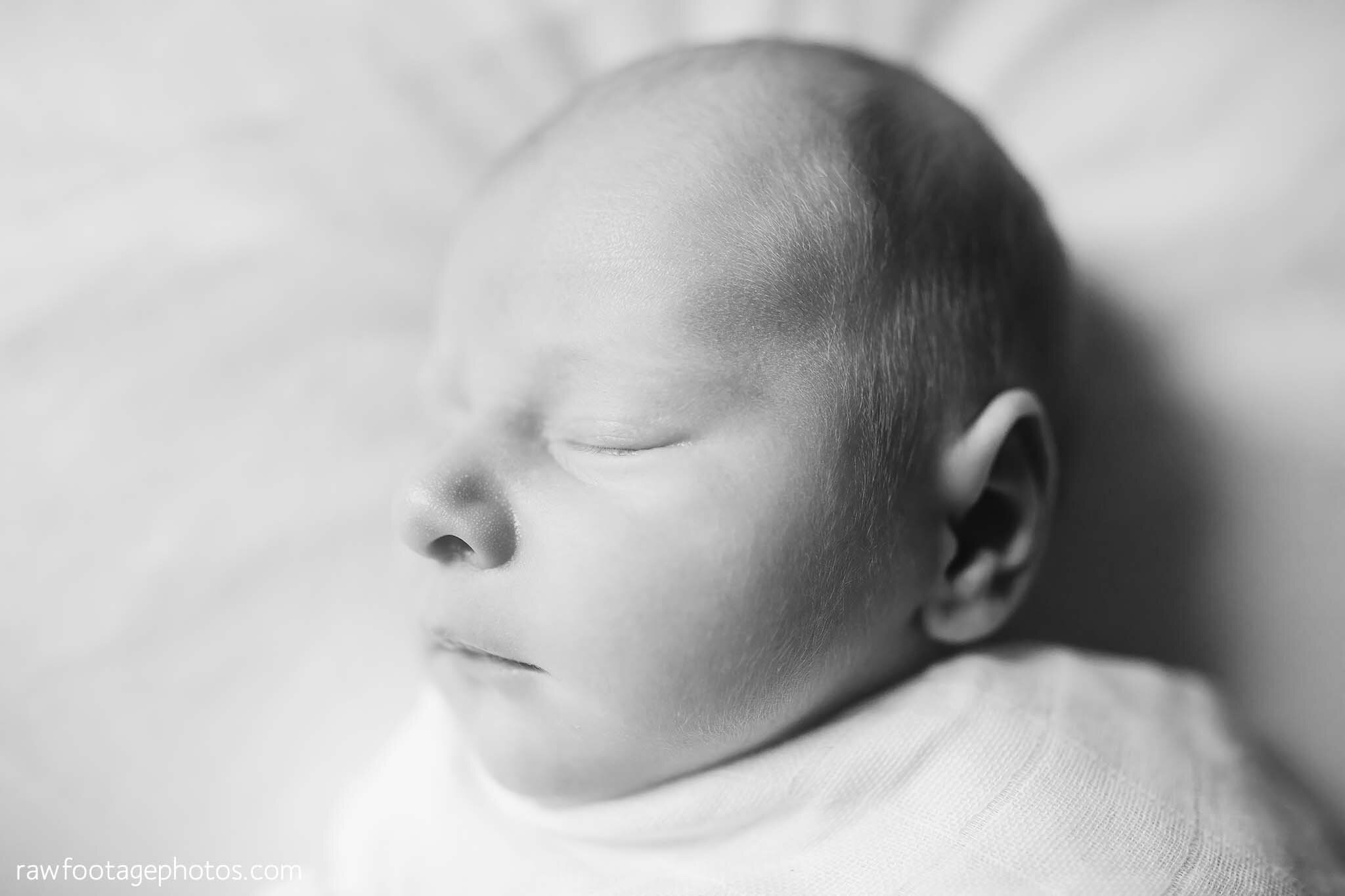 london_ontario_newborn_photographer-in_home_session-lifestyle_newborn_photography-raw_footage_photography_030.jpg