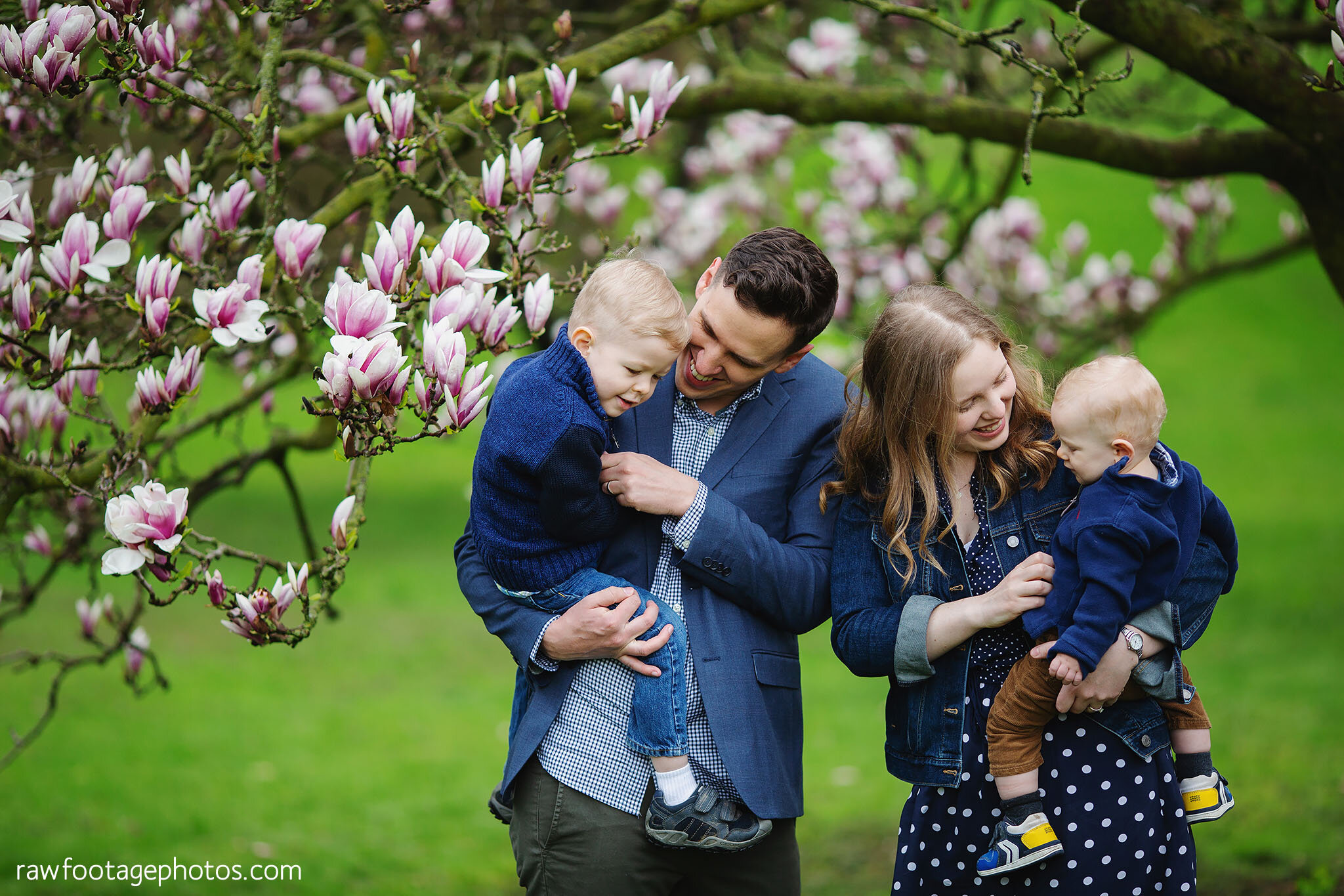london_ontario_family_photographer-raw_footage_photography-spring_blossoms-extended_family_session-magnolia-blossoms_001.jpg