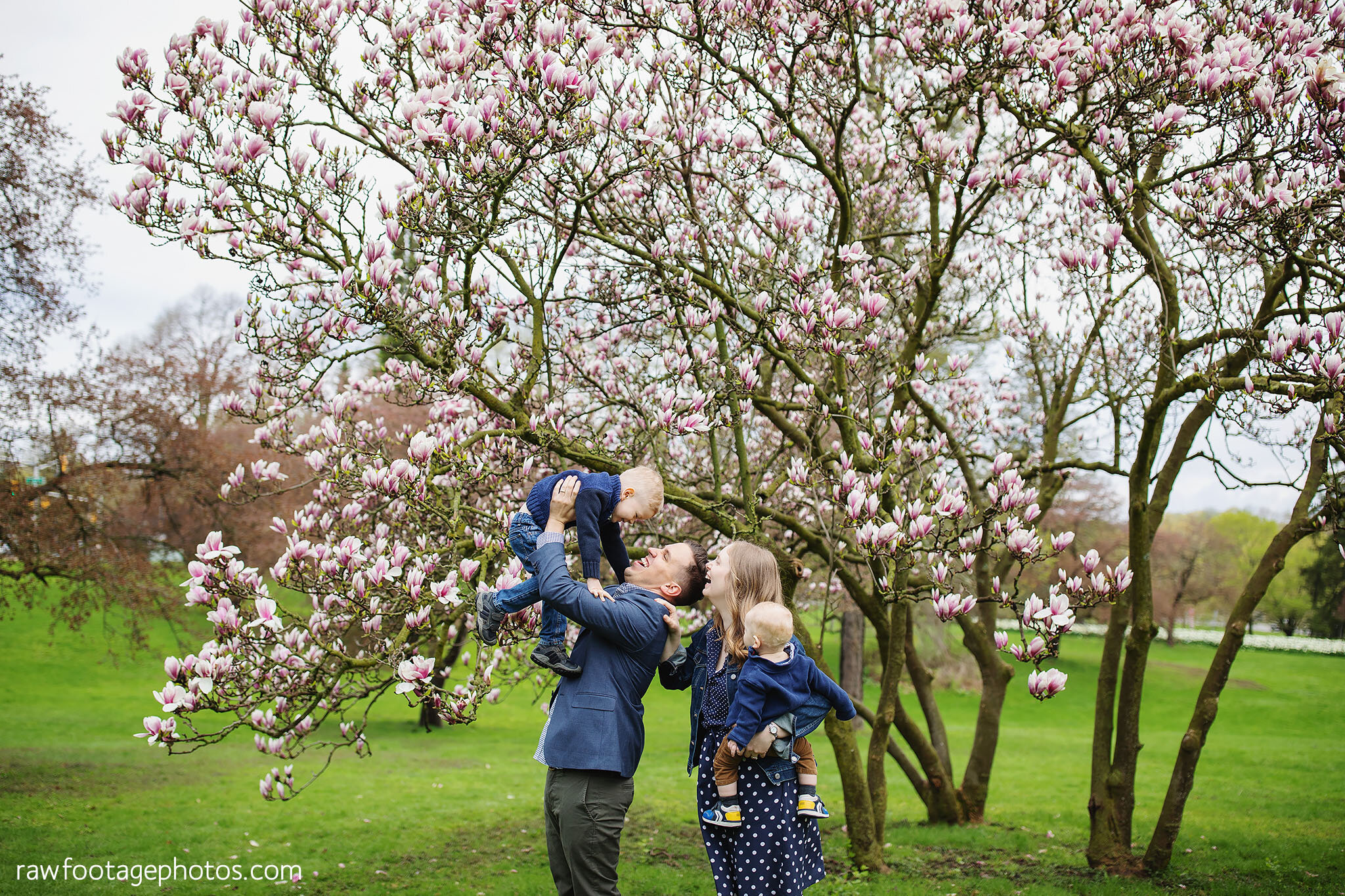 london_ontario_family_photographer-raw_footage_photography-spring_blossoms-extended_family_session-magnolia-blossoms_003.jpg