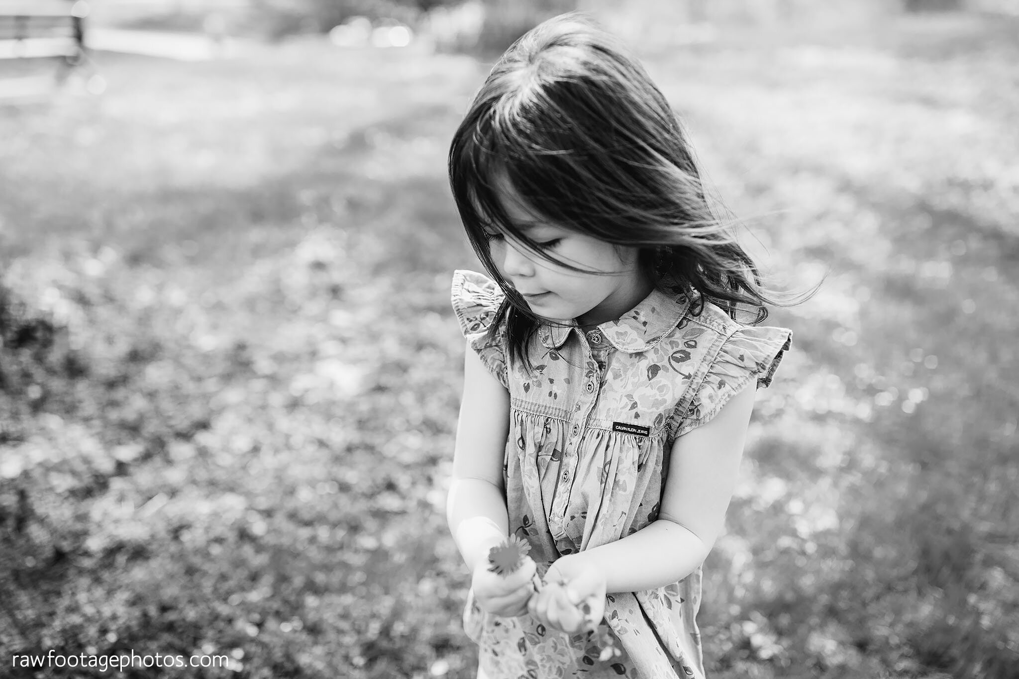 london_ontario_family_photographer-spring_blossoms-newborn_session-magnolia_blossoms-springbank_park-raw_footage_photography_001.jpg