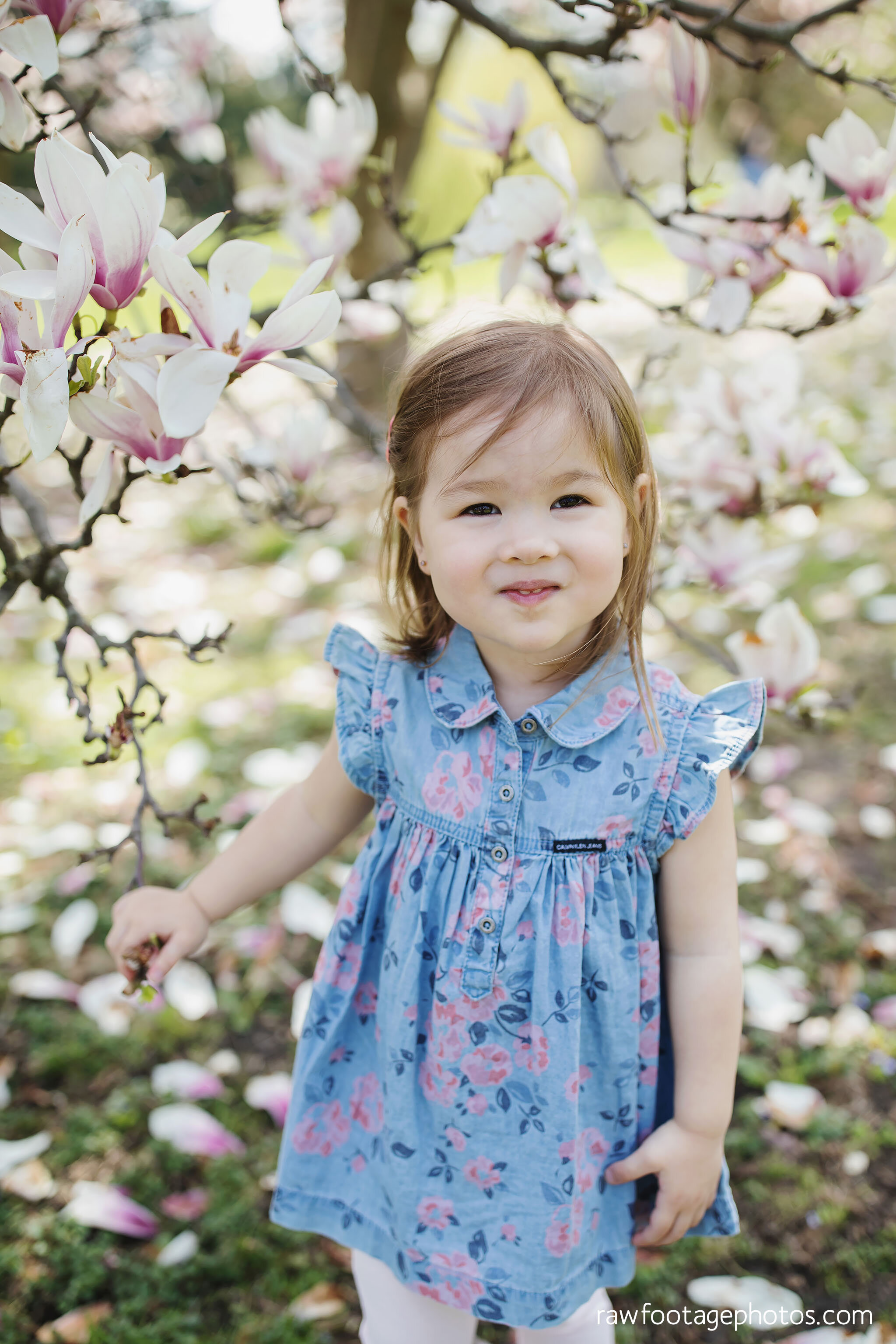 london_ontario_family_photographer-spring_blossoms-newborn_session-magnolia_blossoms-springbank_park-raw_footage_photography_012.jpg