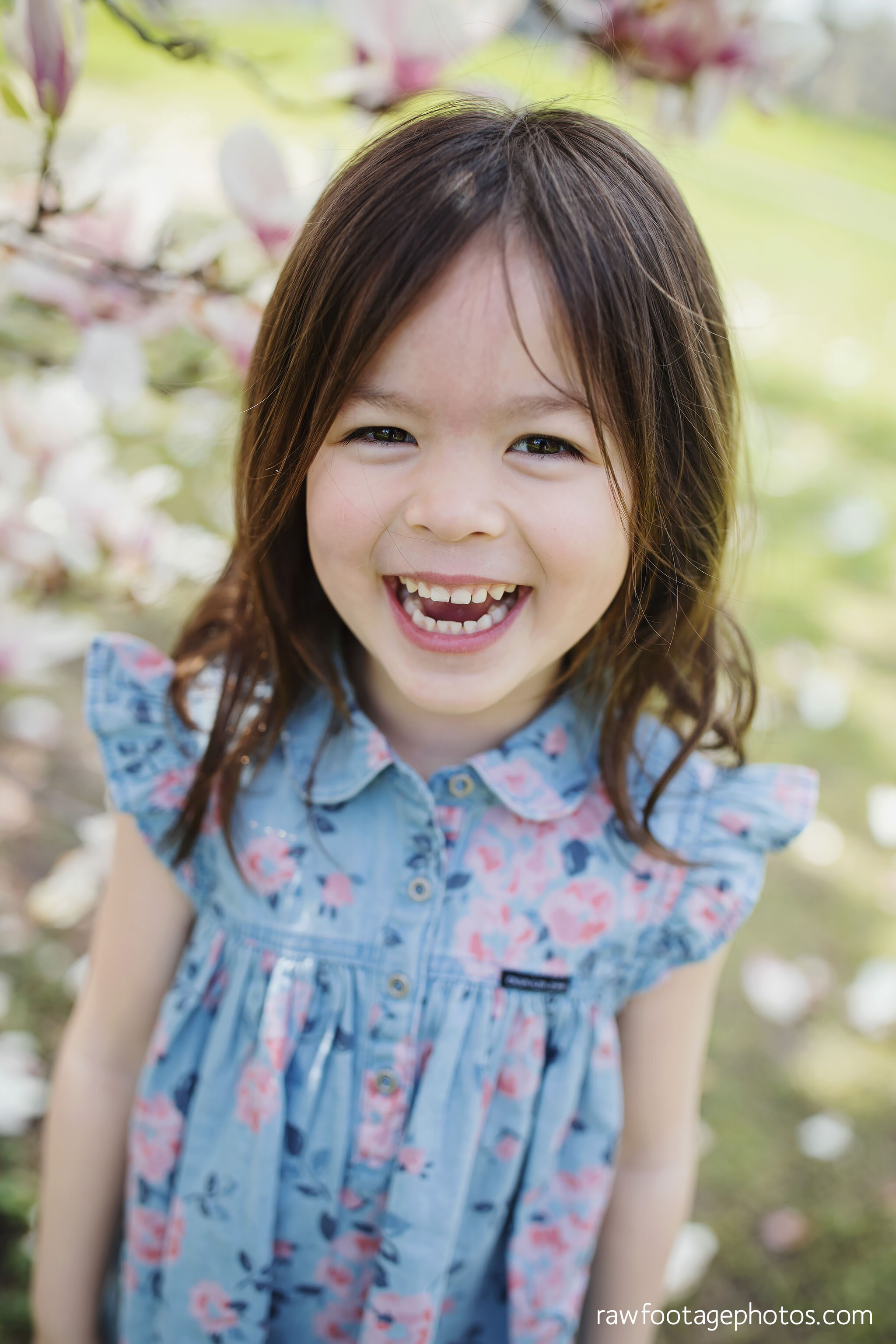 london_ontario_family_photographer-spring_blossoms-newborn_session-magnolia_blossoms-springbank_park-raw_footage_photography_011.jpg