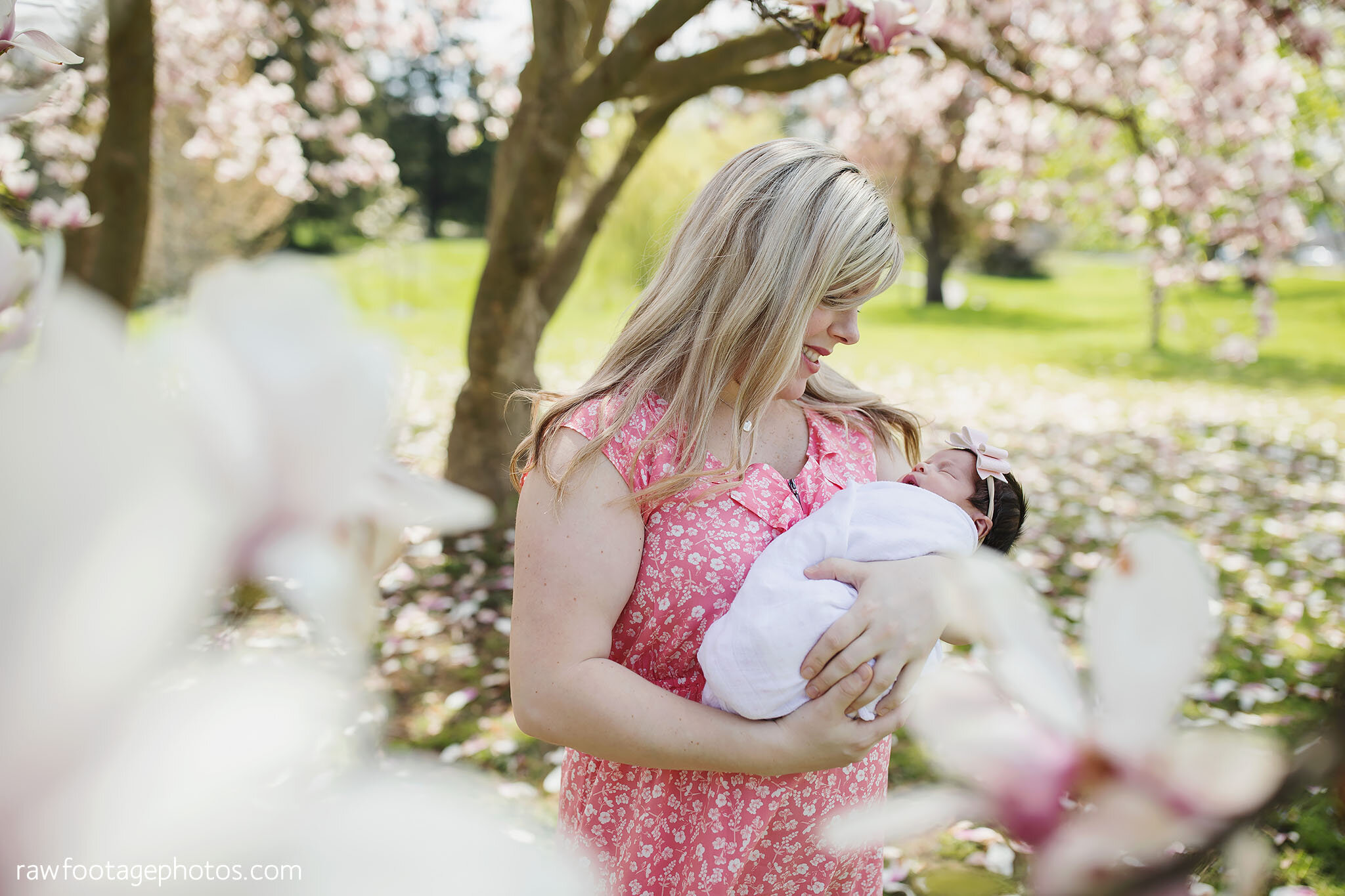 london_ontario_family_photographer-spring_blossoms-newborn_session-magnolia_blossoms-springbank_park-raw_footage_photography_008.jpg