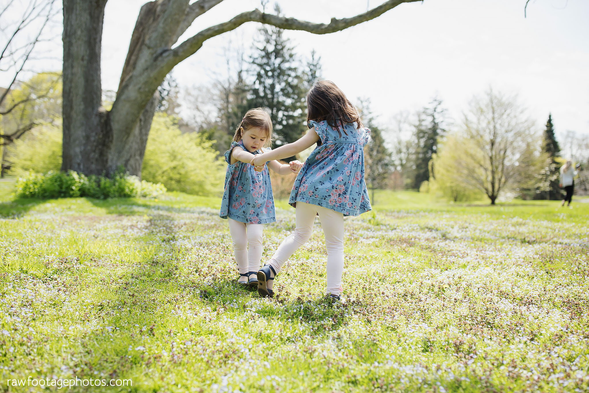 london_ontario_family_photographer-spring_blossoms-newborn_session-magnolia_blossoms-springbank_park-raw_footage_photography_016.jpg