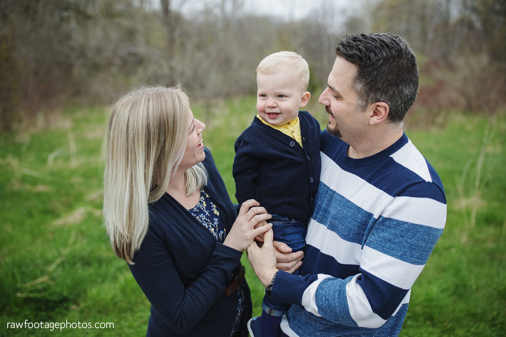 London_Ontario_Family_Photographer-extended_family-Westminster_ponds-forest-woods-nature-grandparents-cousins-grandchildren-siblings-_005.jpg