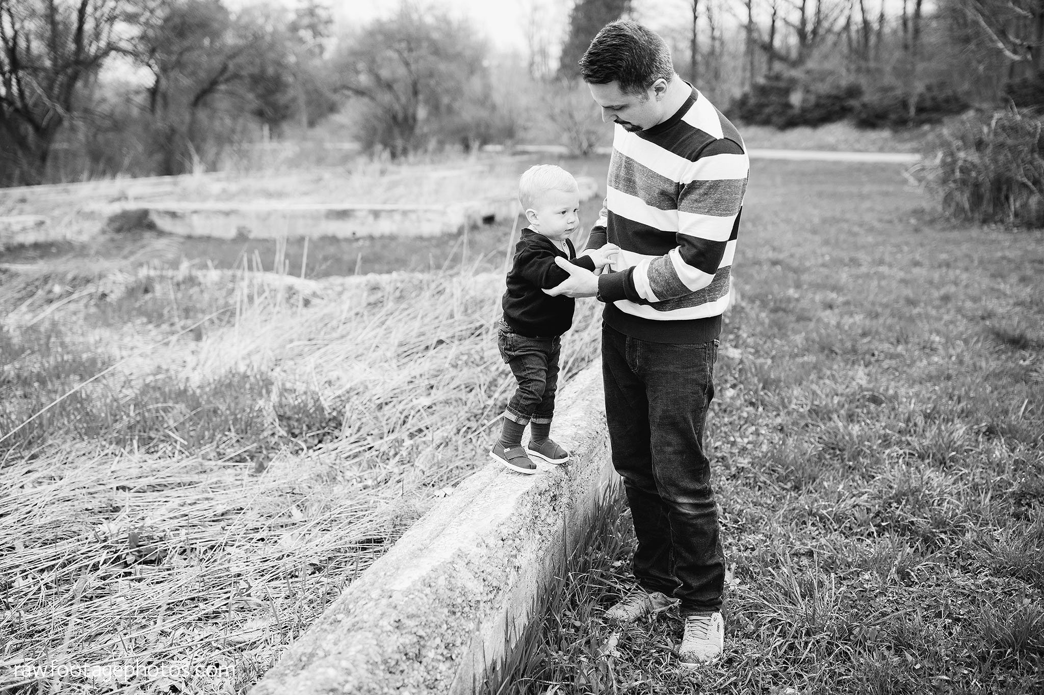 London_Ontario_Family_Photographer-extended_family-Westminster_ponds-forest-woods-nature-grandparents-cousins-grandchildren-siblings-_007.jpg