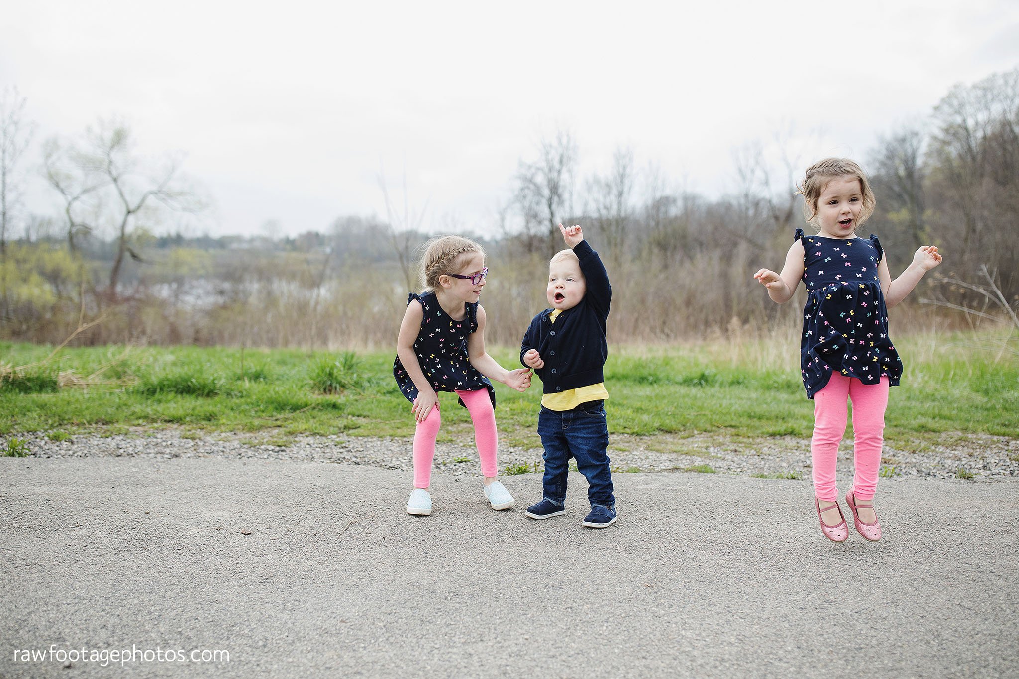 London_Ontario_Family_Photographer-extended_family-Westminster_ponds-forest-woods-nature-grandparents-cousins-grandchildren-siblings-_026.jpg