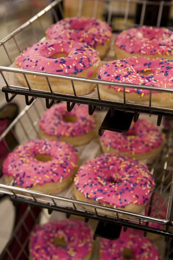 kwik-e-mart-simpsons-pink-donuts.jpg