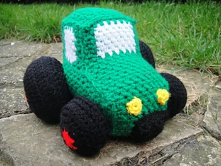 Cutest patterns by Dedri Uys, available for free download via Ravelry.