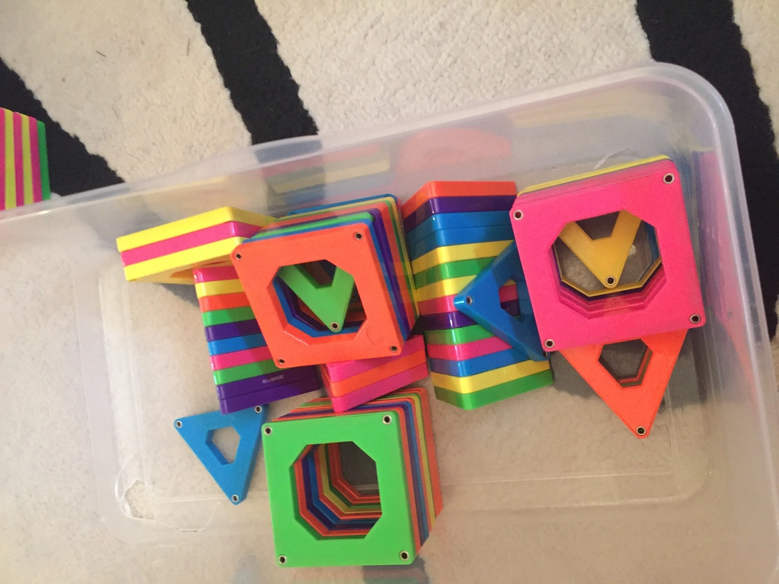 Magnetic kids building blocks