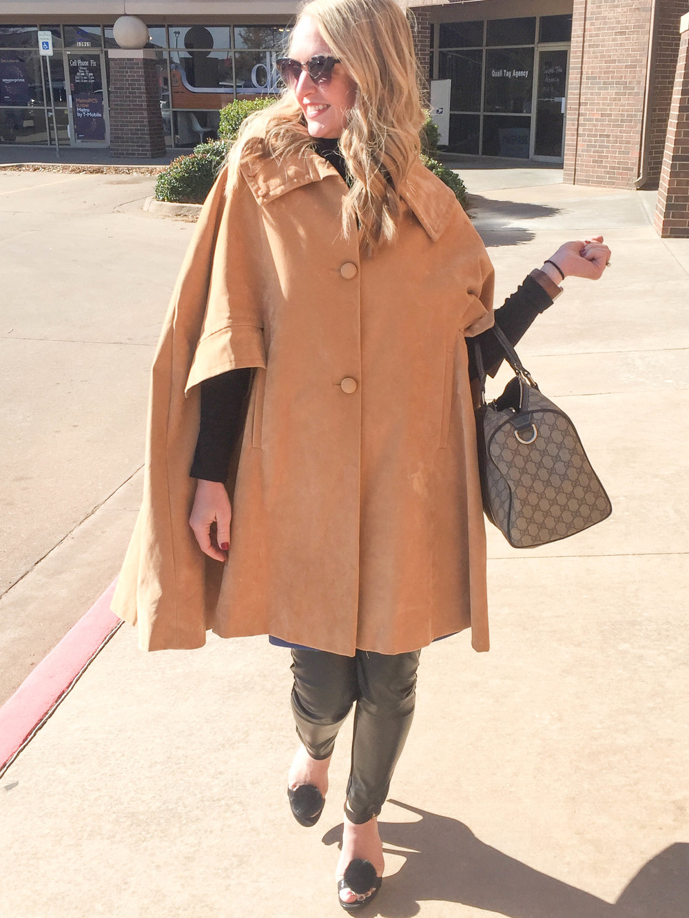 Vintage style: camel cape, Fashion and Cookies