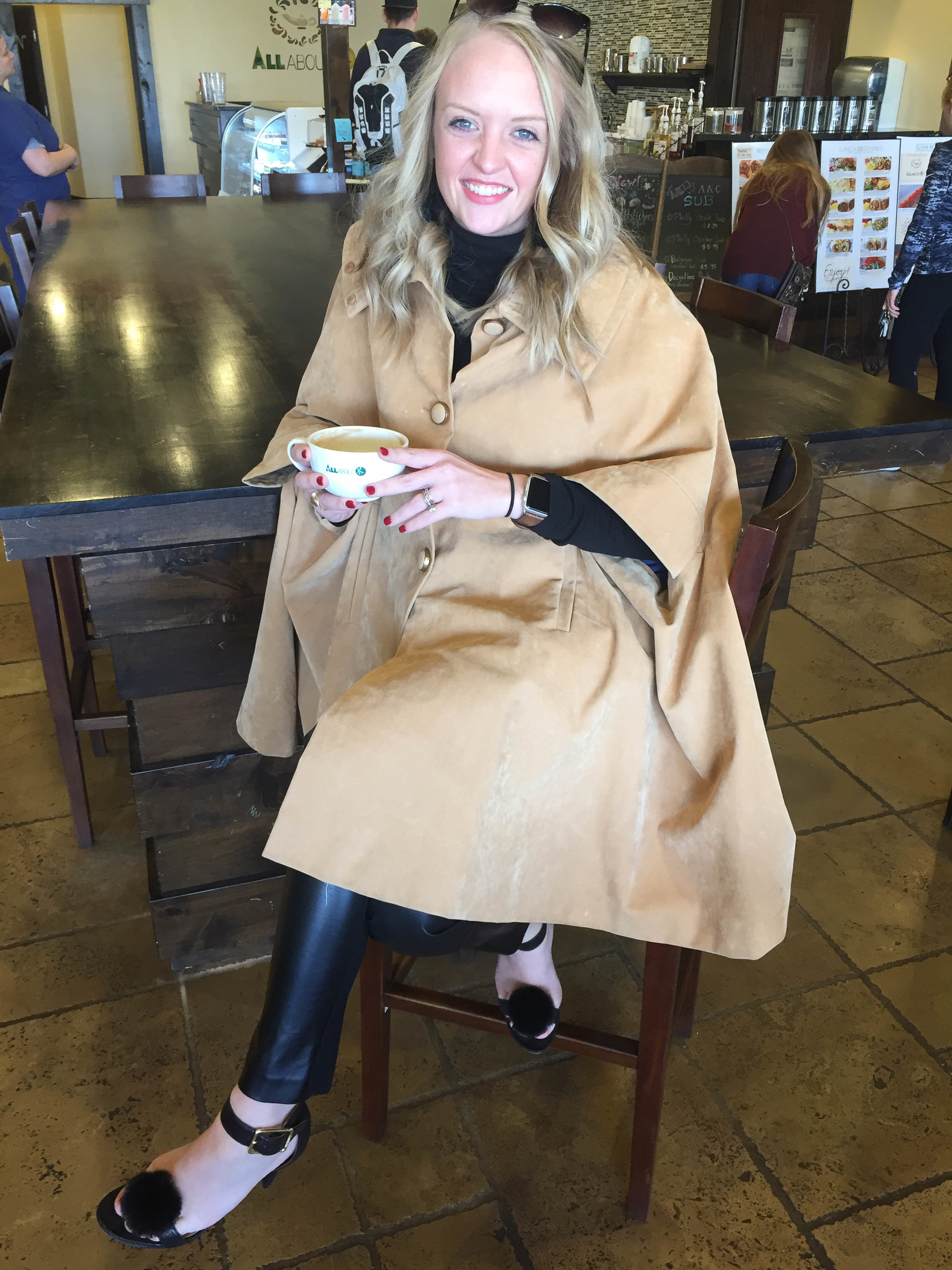 Vintage style: camel cape, Fashion and Cookies
